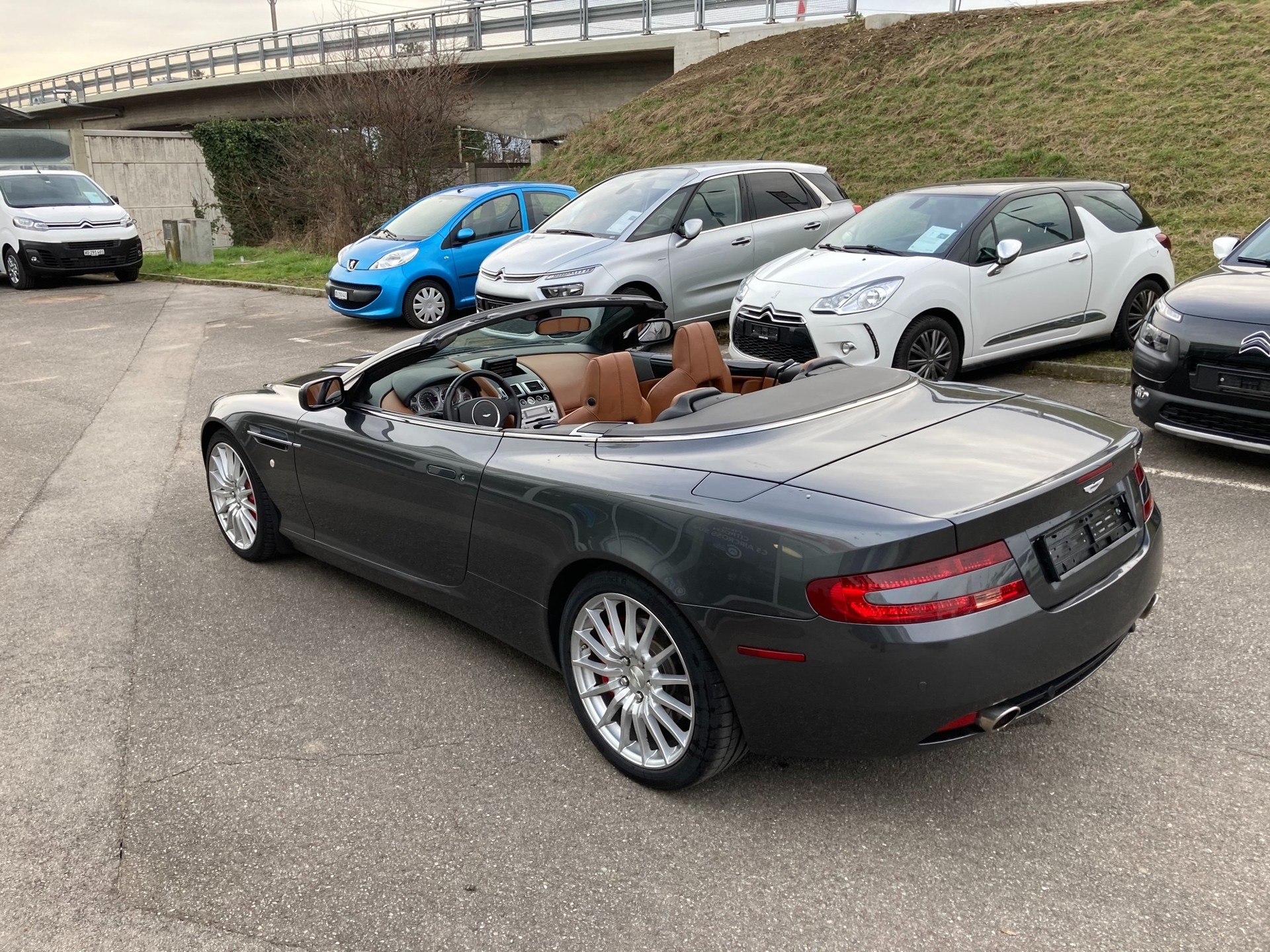 ASTON MARTIN DB9 Volante Touchtronic 2-image-8