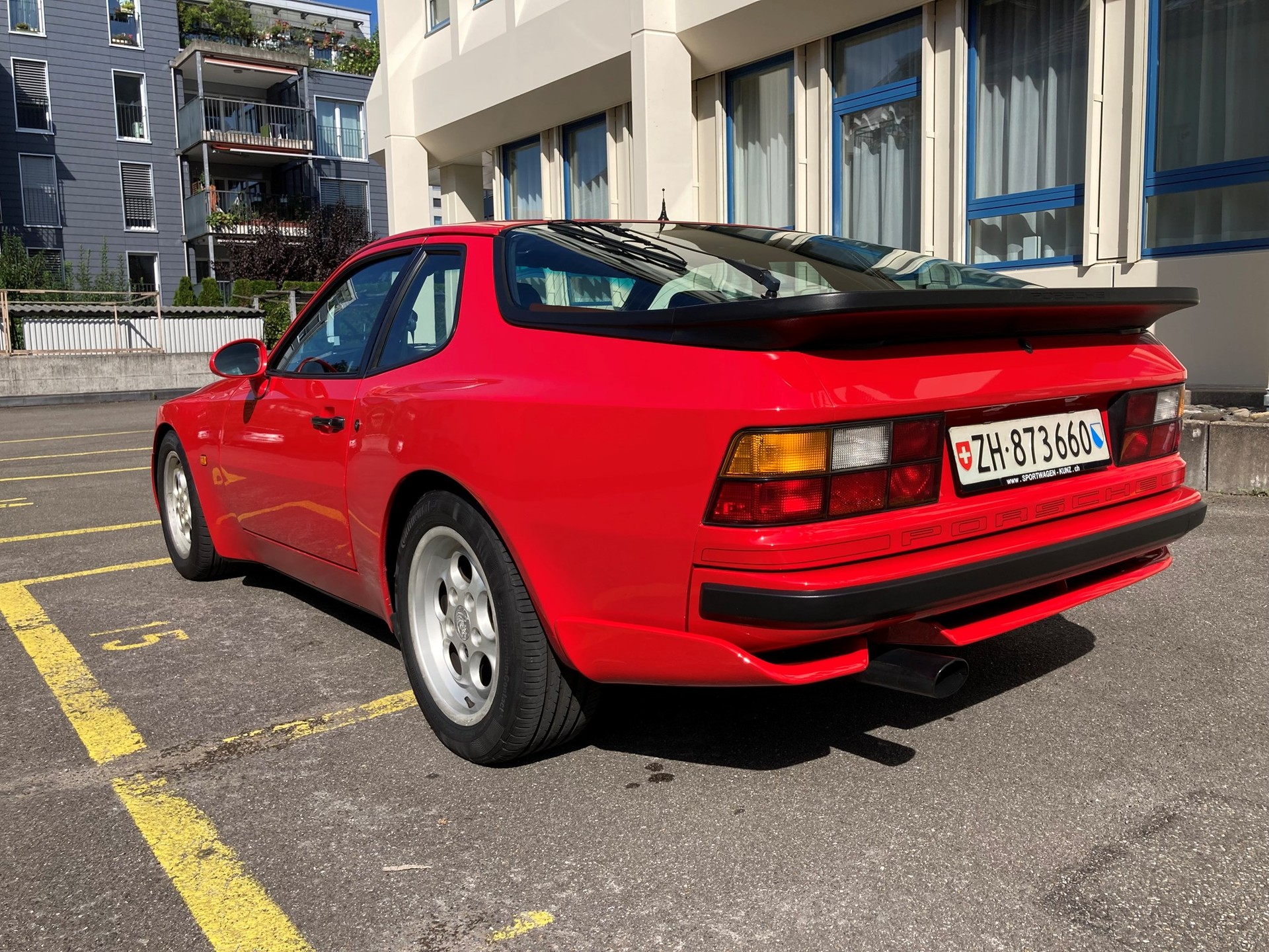 PORSCHE 944 Turbo-image-2