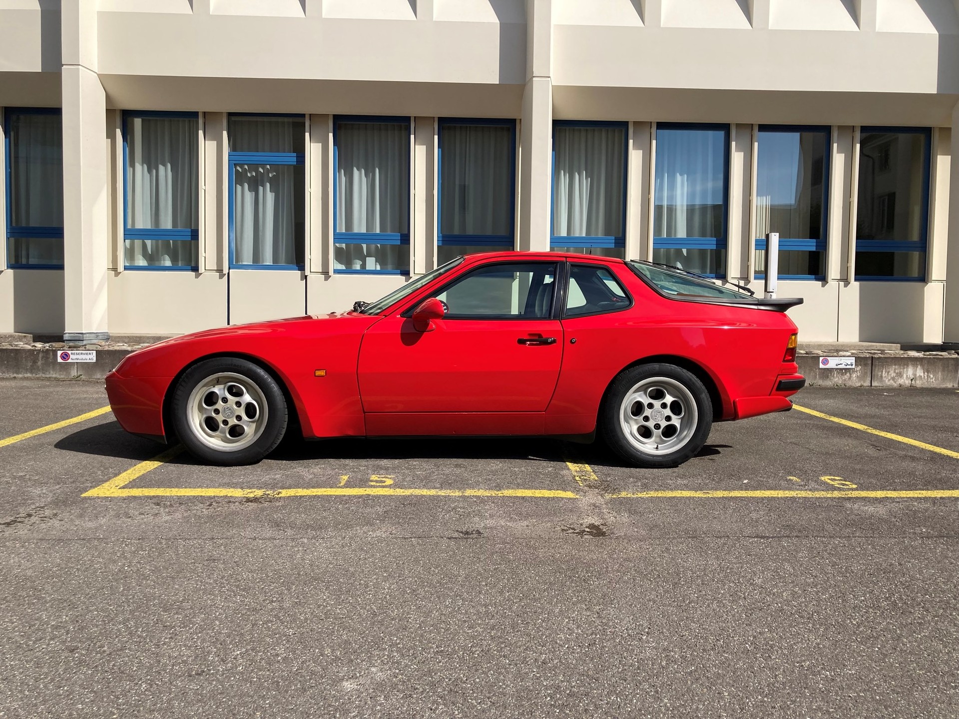 PORSCHE 944 Turbo-image-1