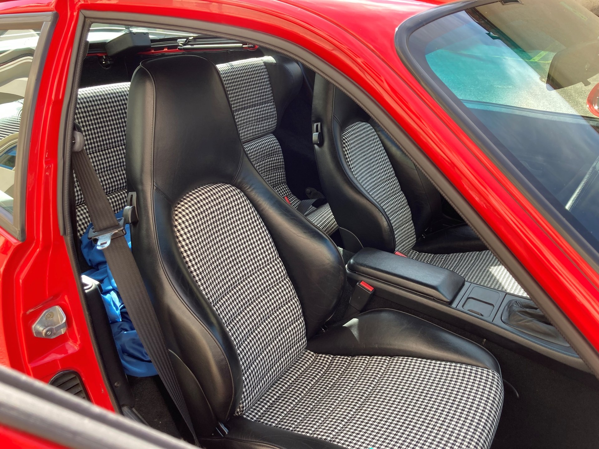 PORSCHE 944 Turbo-image-6