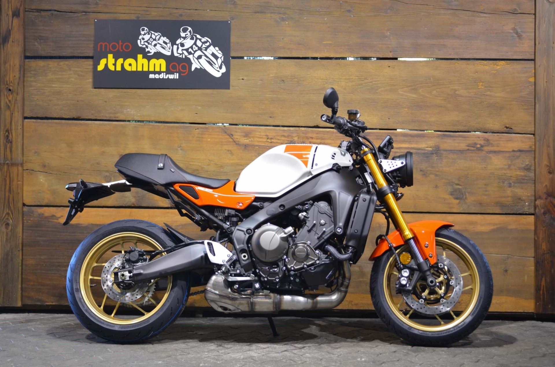 YAMAHA XSR 900 ABS-image-1