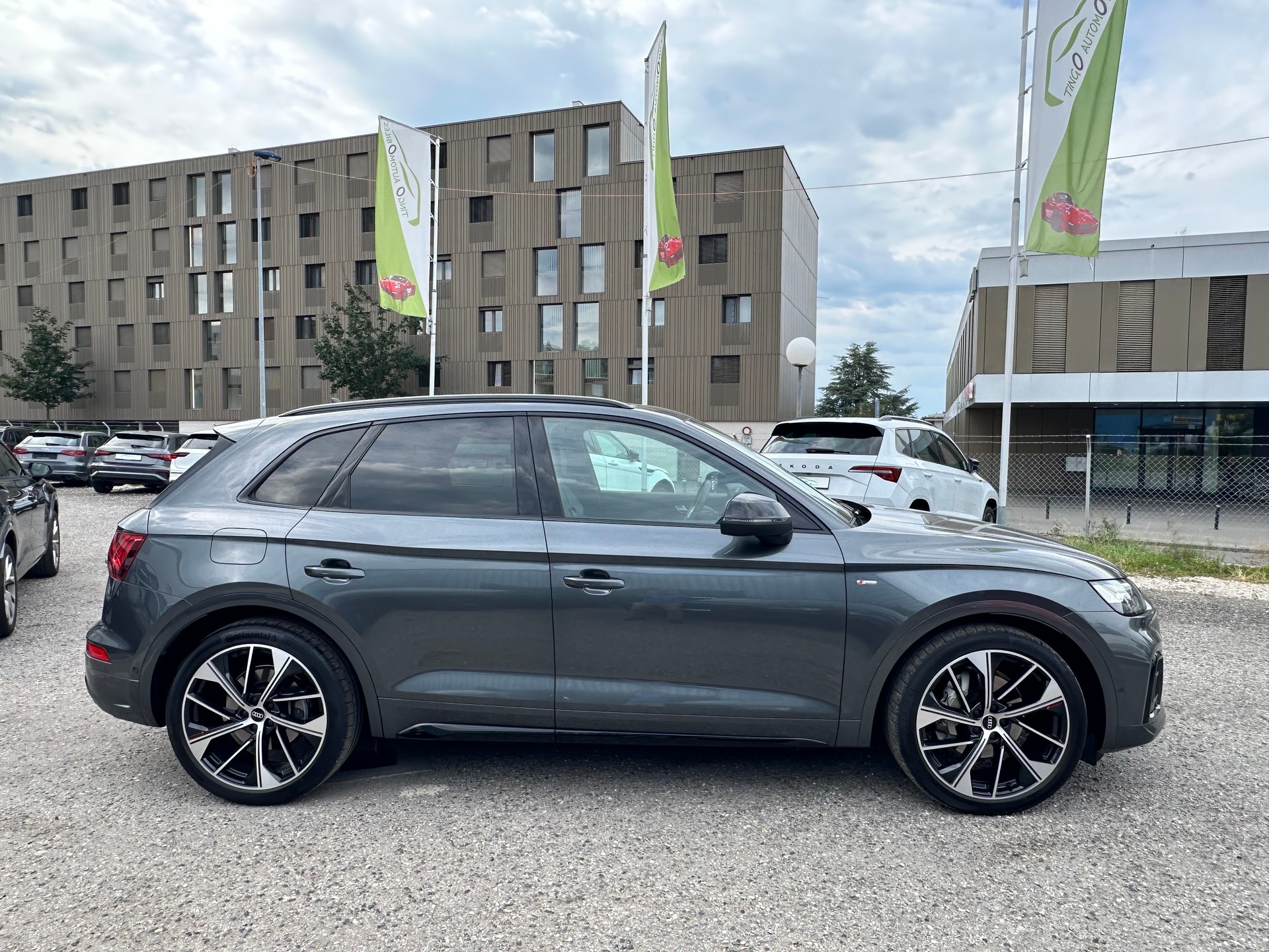 AUDI Q5 45 TFSI S-line Black Edition quattro S-tronic-image-9