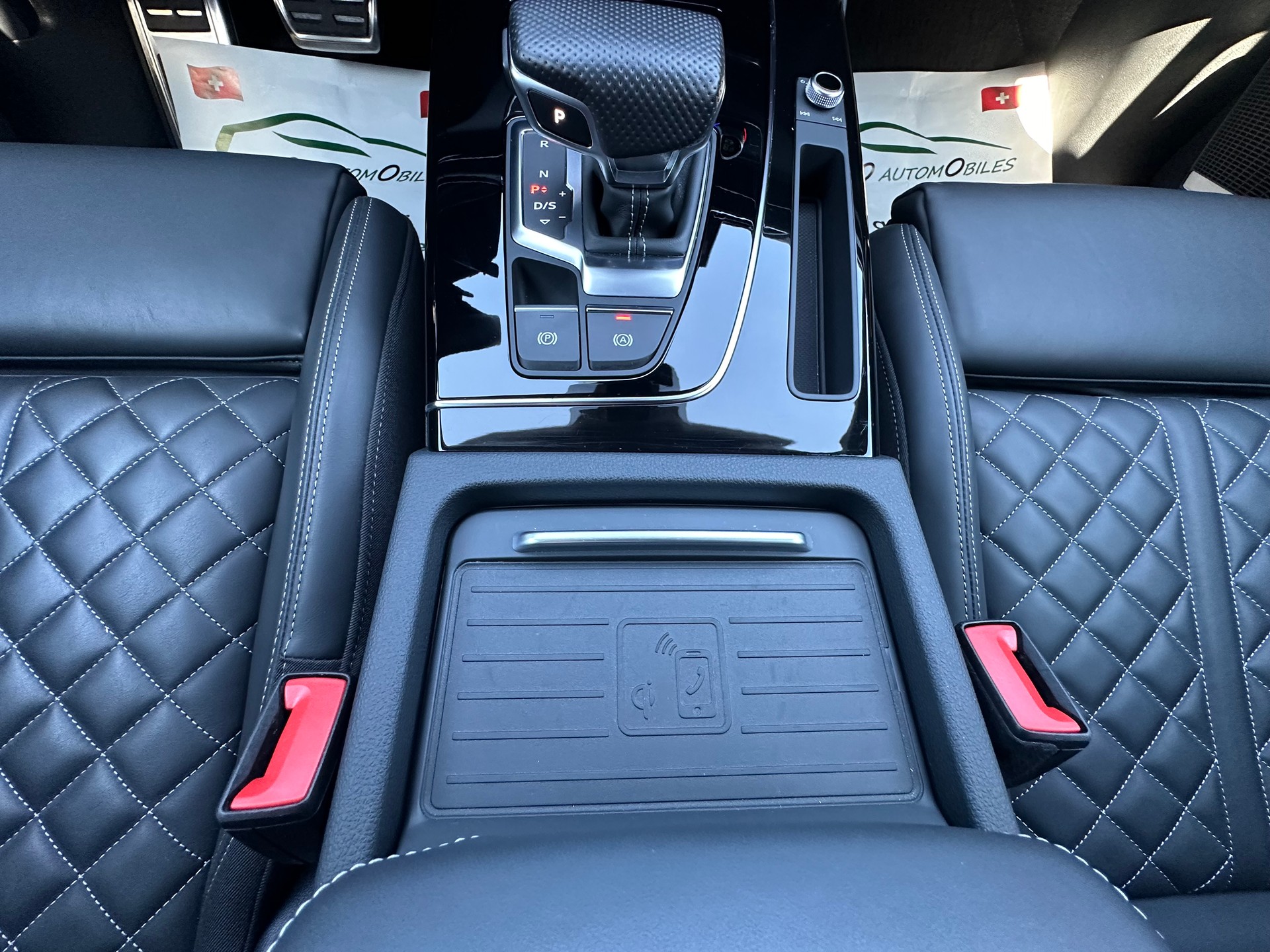 AUDI Q5 45 TFSI S-line Black Edition quattro S-tronic-image-23