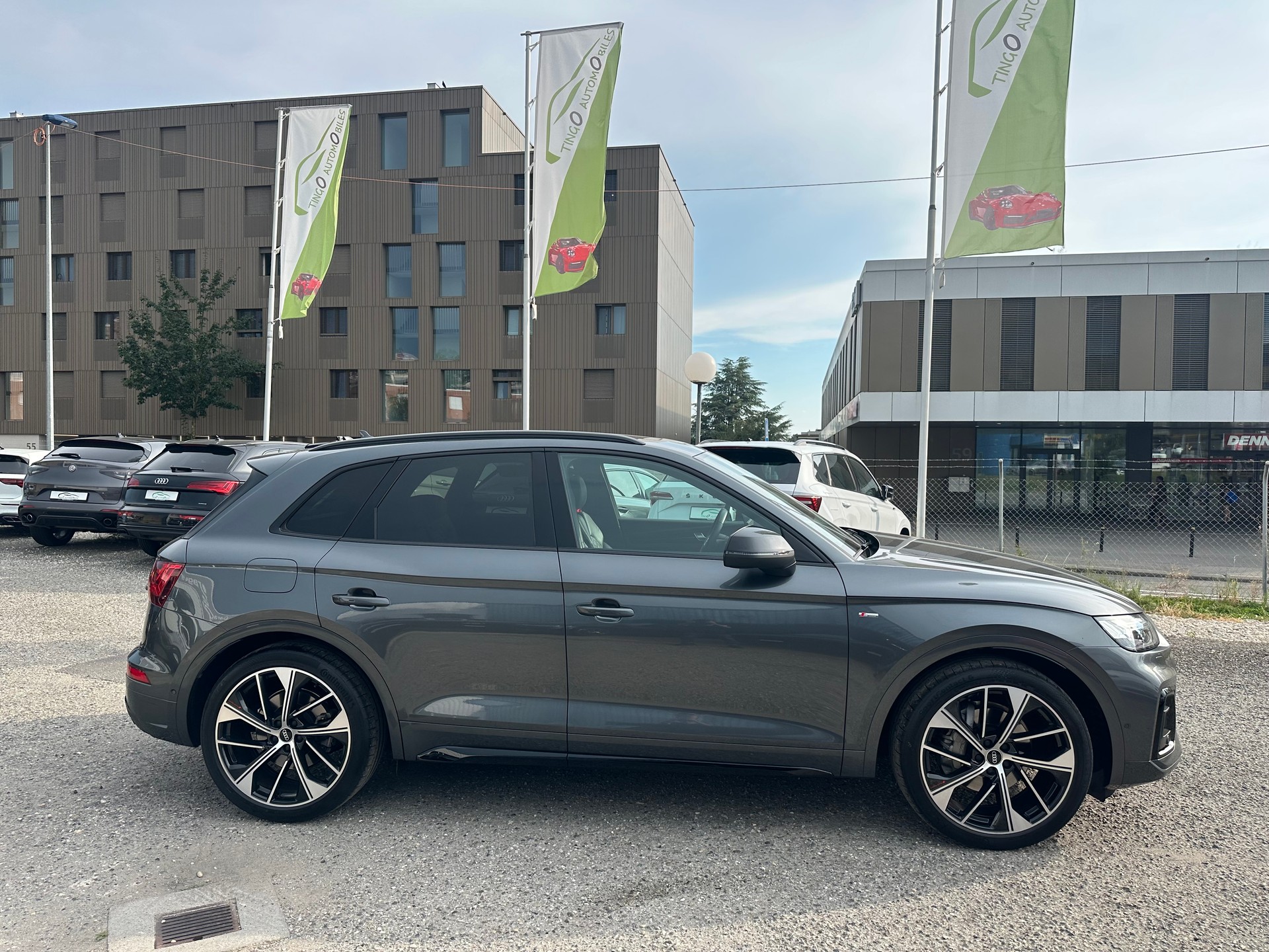 AUDI Q5 45 TFSI S-line Black Edition quattro S-tronic-showroom-element-2
