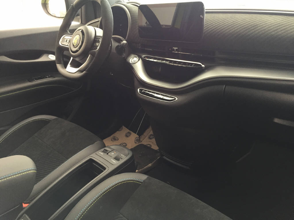 FIAT 500e BEV Abarth Scorpionissima-image-7