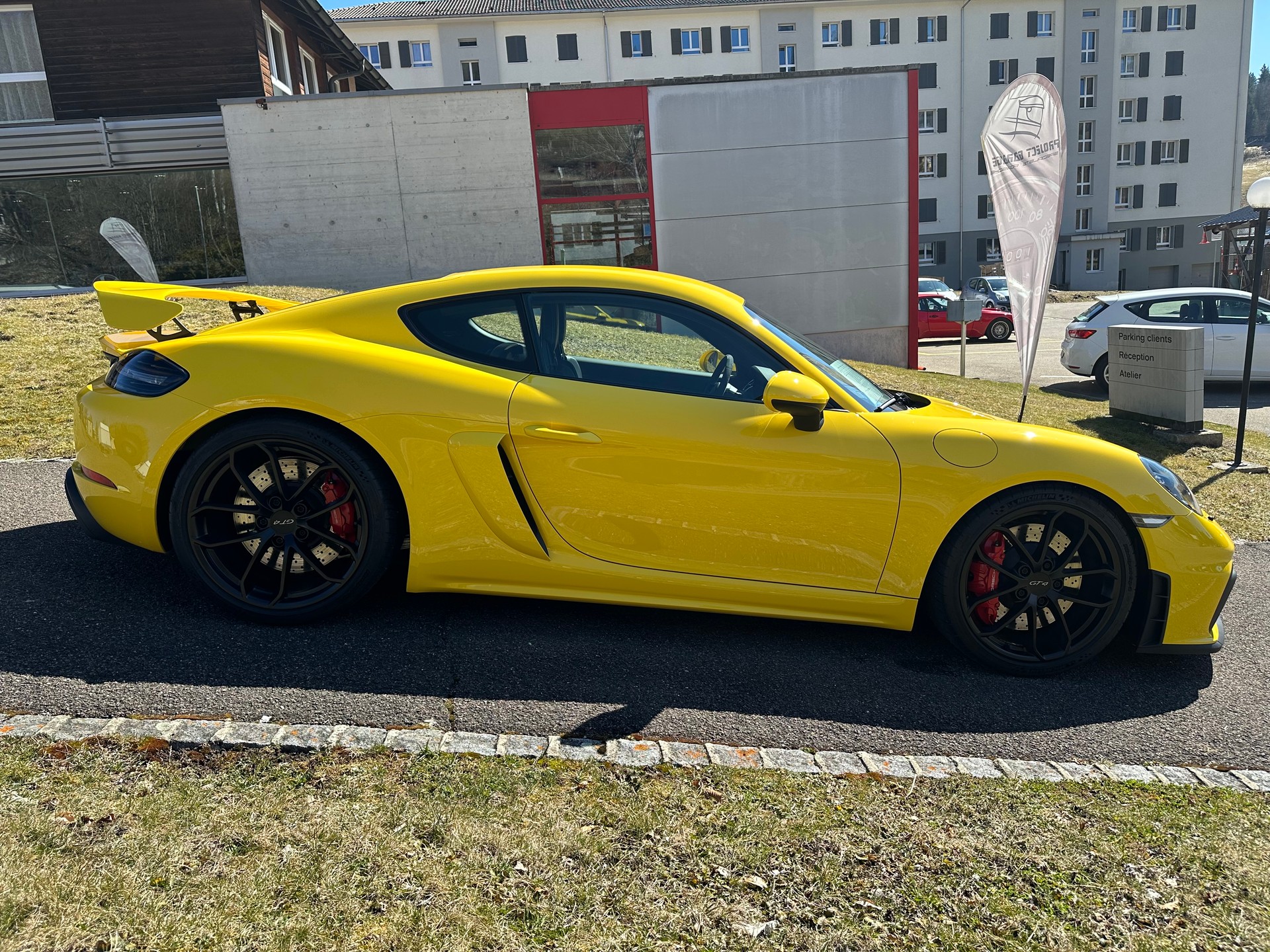 PORSCHE 718 Cayman GT4-image-8