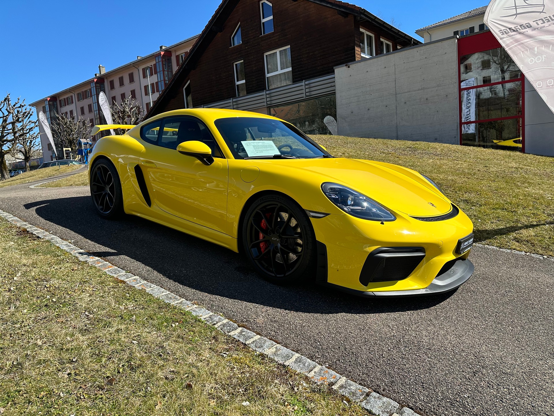 PORSCHE 718 Cayman GT4-showroom-element-2