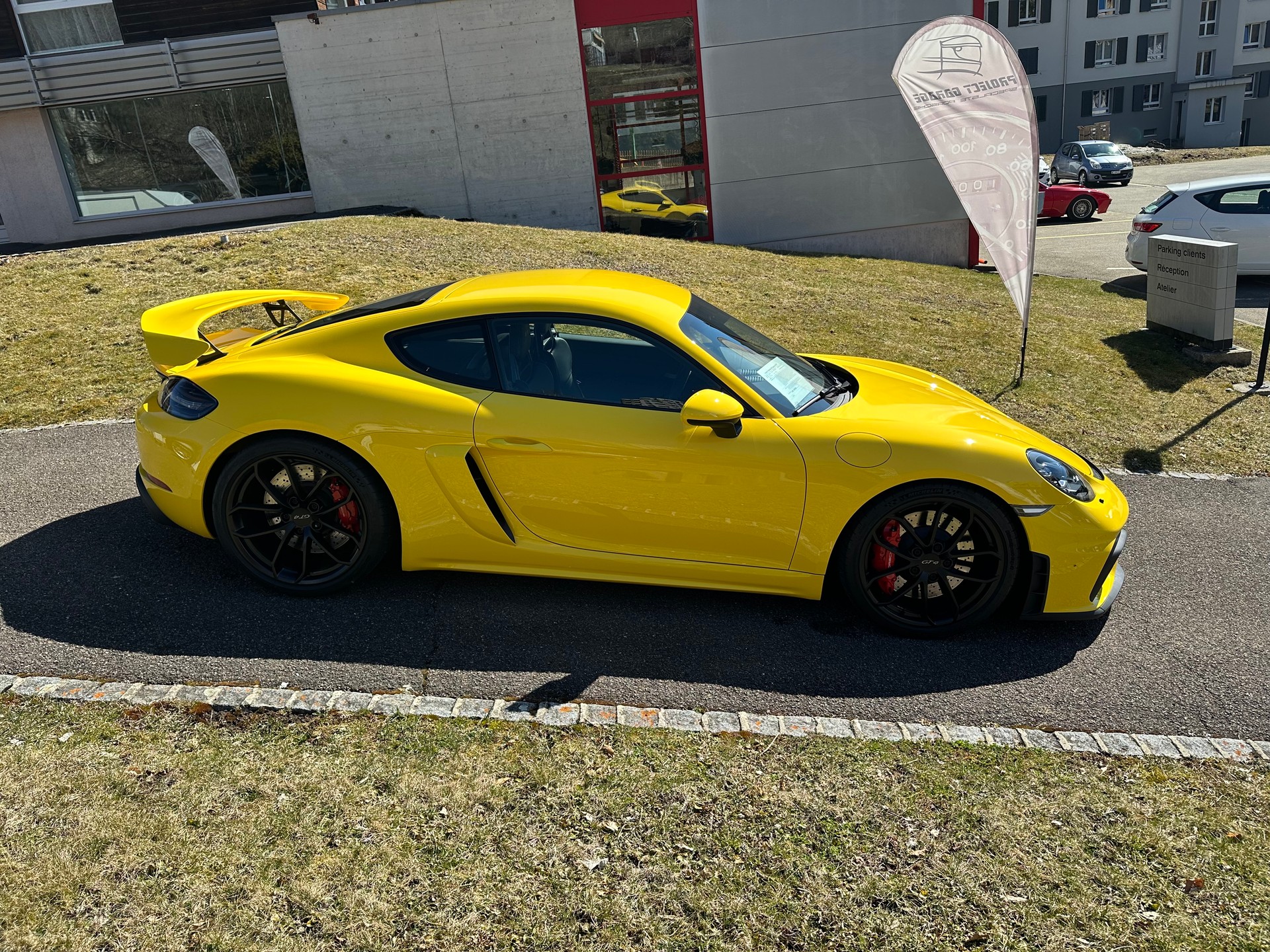 PORSCHE 718 Cayman GT4-showroom-element-3