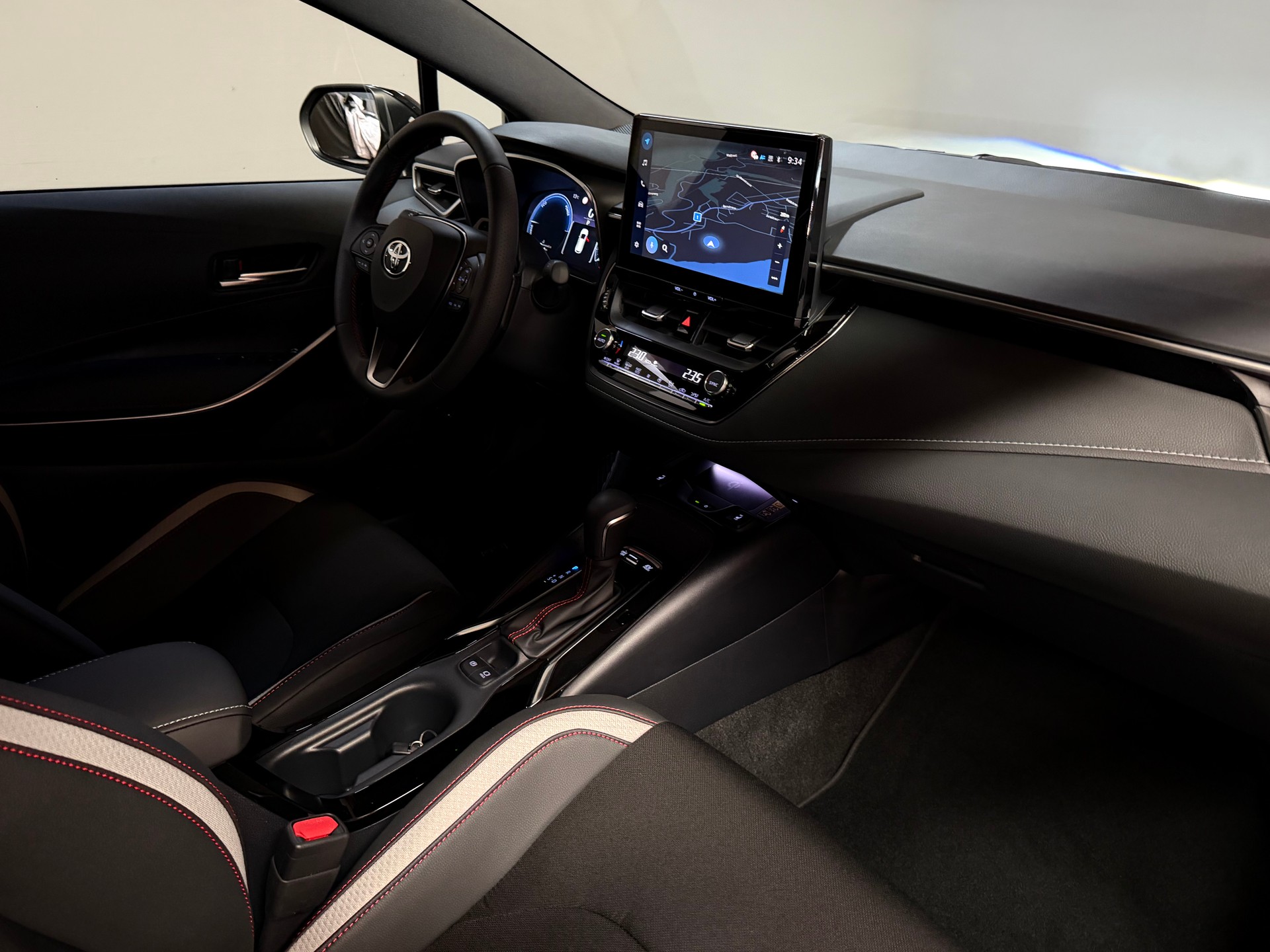 TOYOTA Corolla Touring Sports 2.0 HSD GR Sport e-CVT-image-18