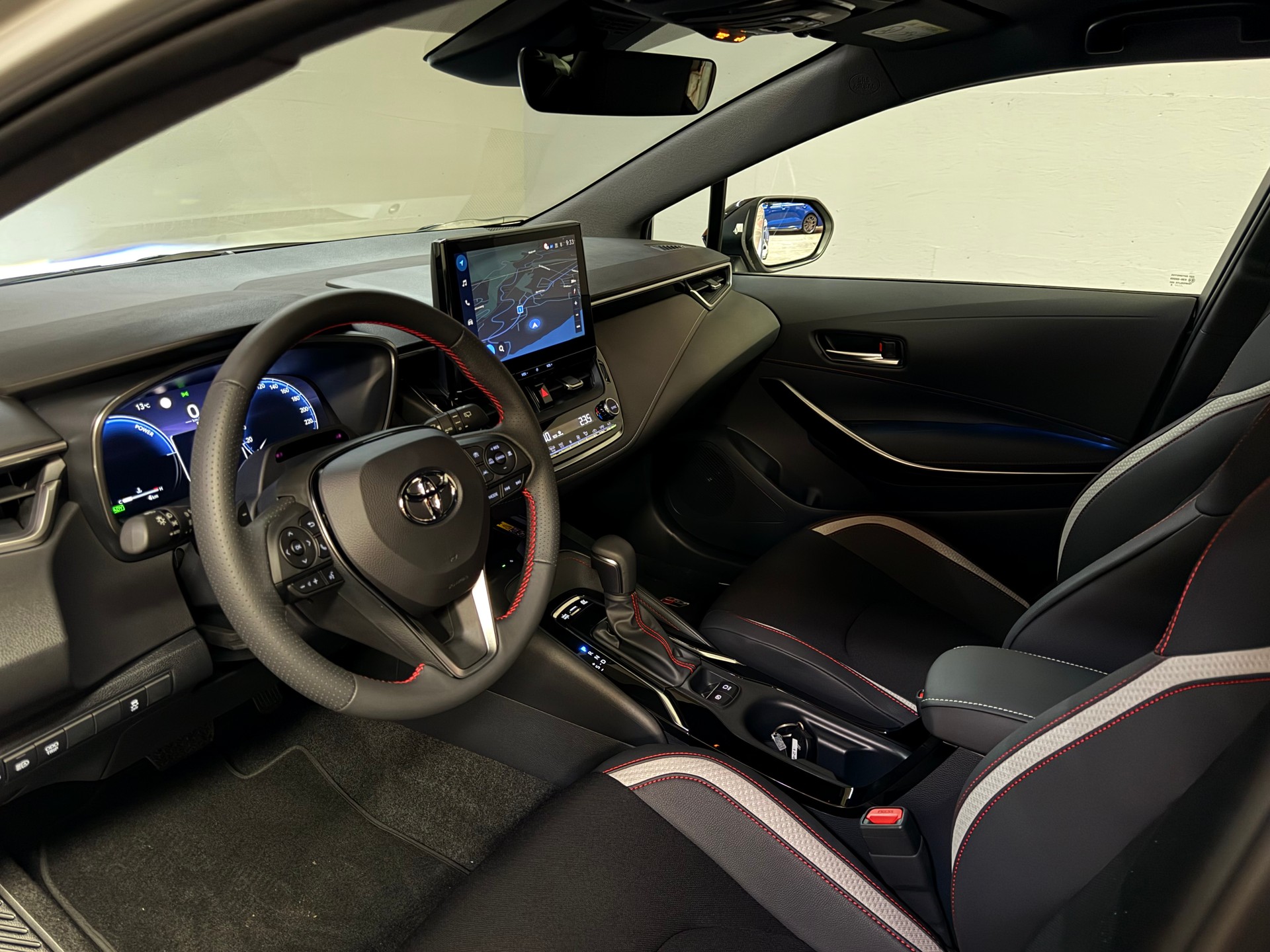 TOYOTA Corolla Touring Sports 2.0 HSD GR Sport e-CVT-image-13