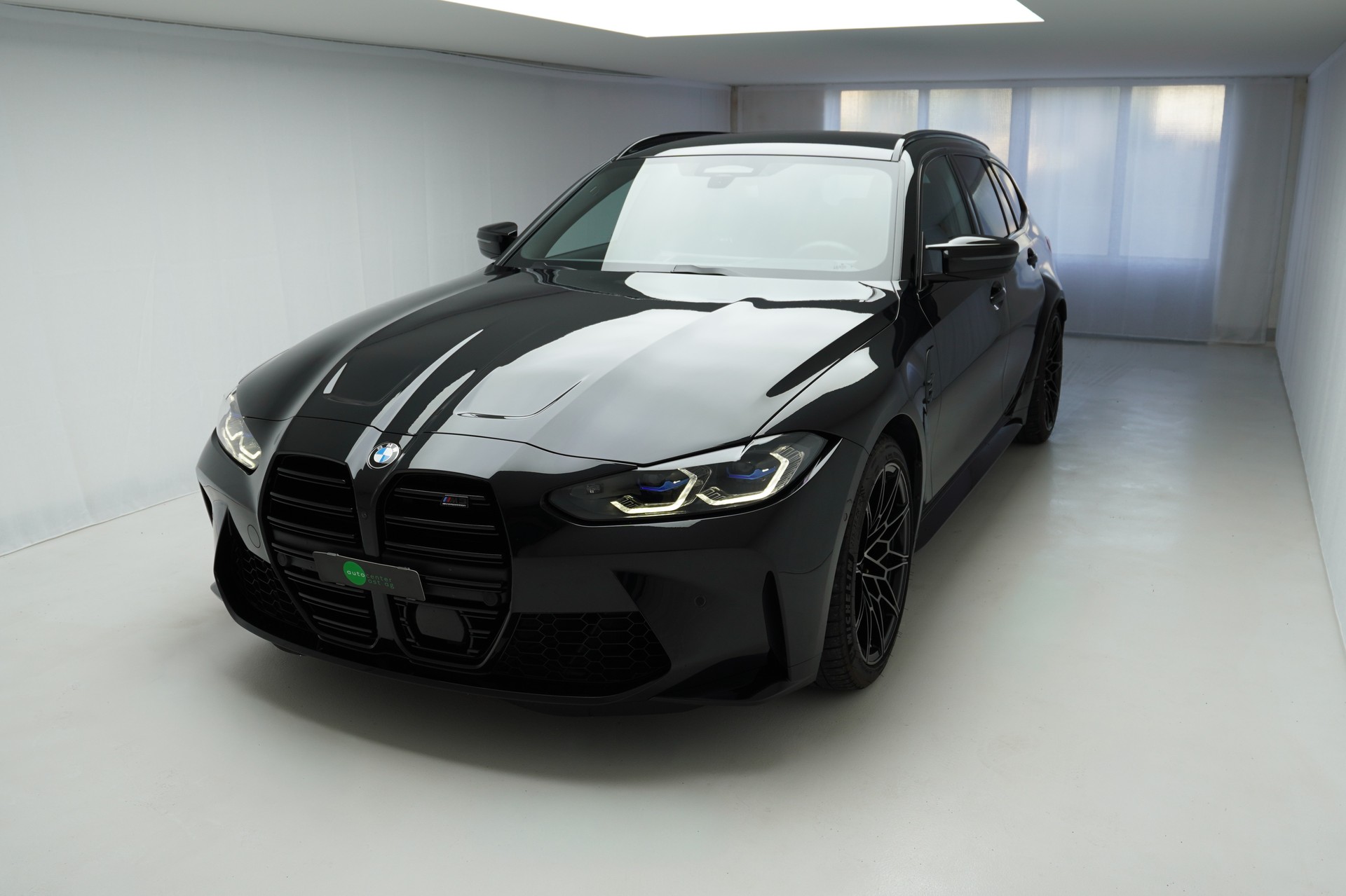 BMW M3 Touring xDrive Competition M-showroom-element-2