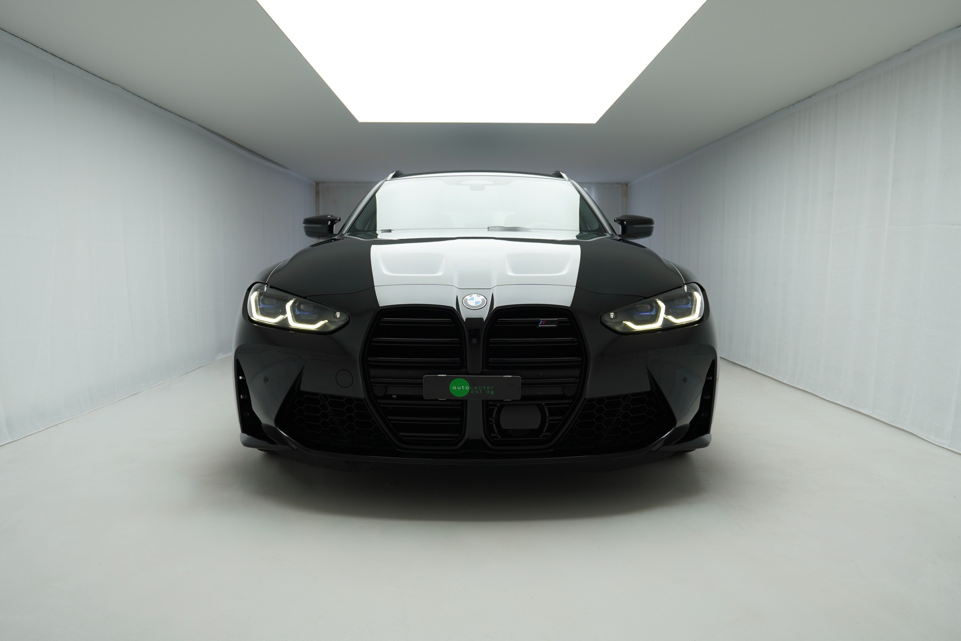 BMW M3 Touring xDrive Competition M-showroom-element-3