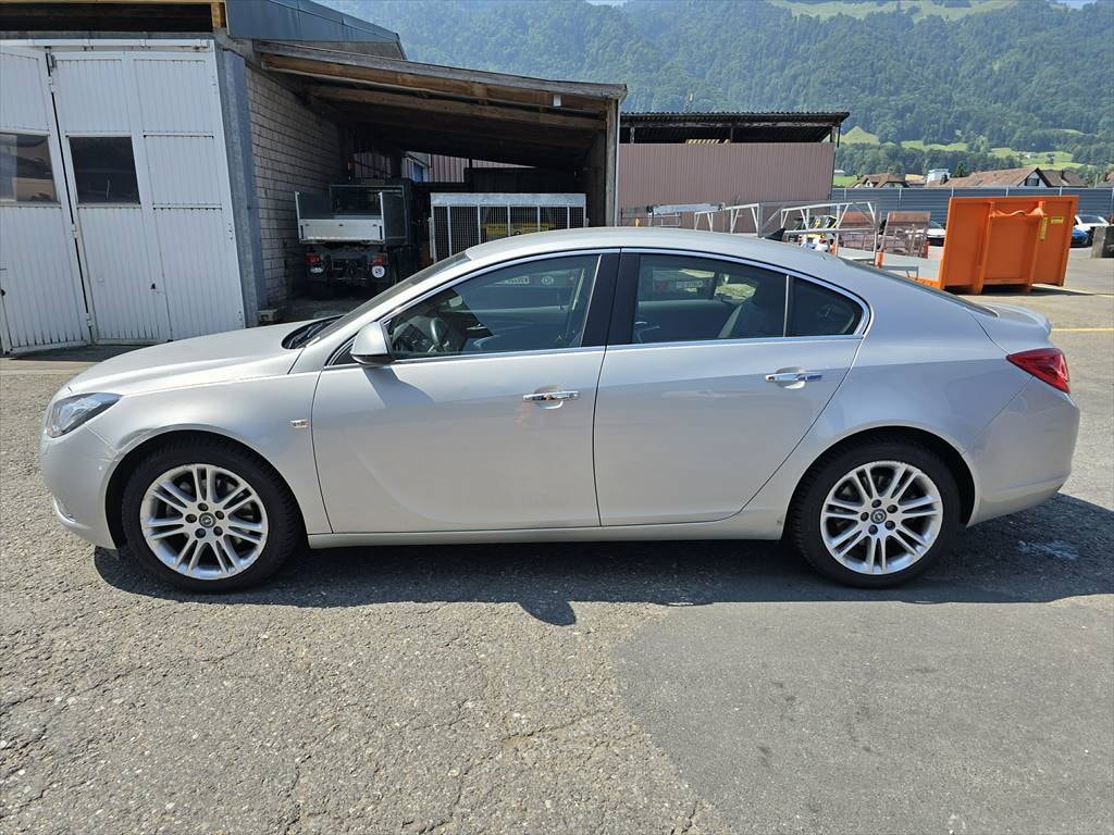 OPEL Insignia 2.0 Turbo Sport 4WD Automatic-image-1