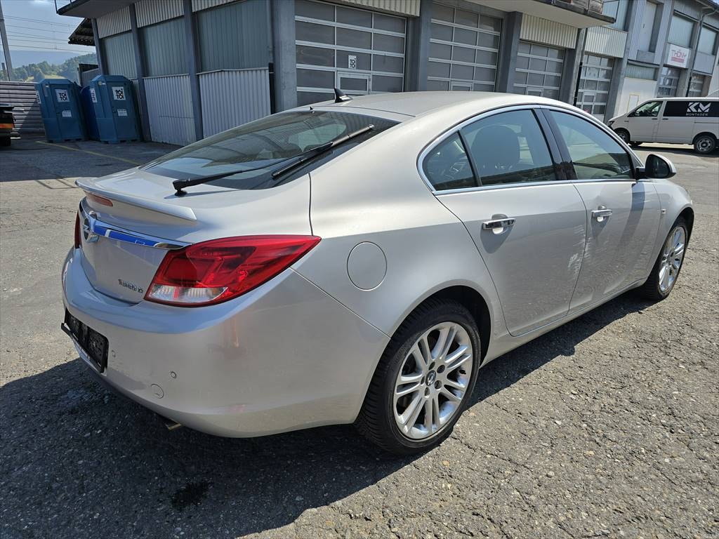 OPEL Insignia 2.0 Turbo Sport 4WD Automatic-image-4