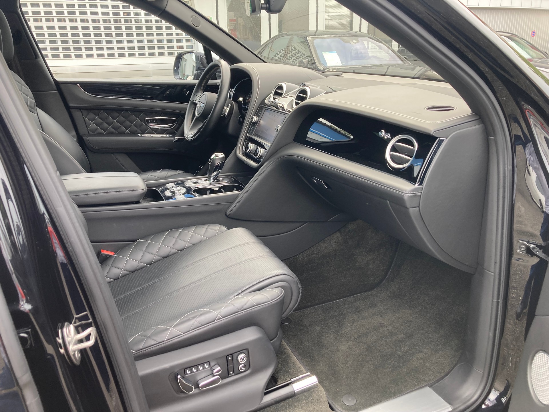 BENTLEY Bentayga W12 First Edition-image-8