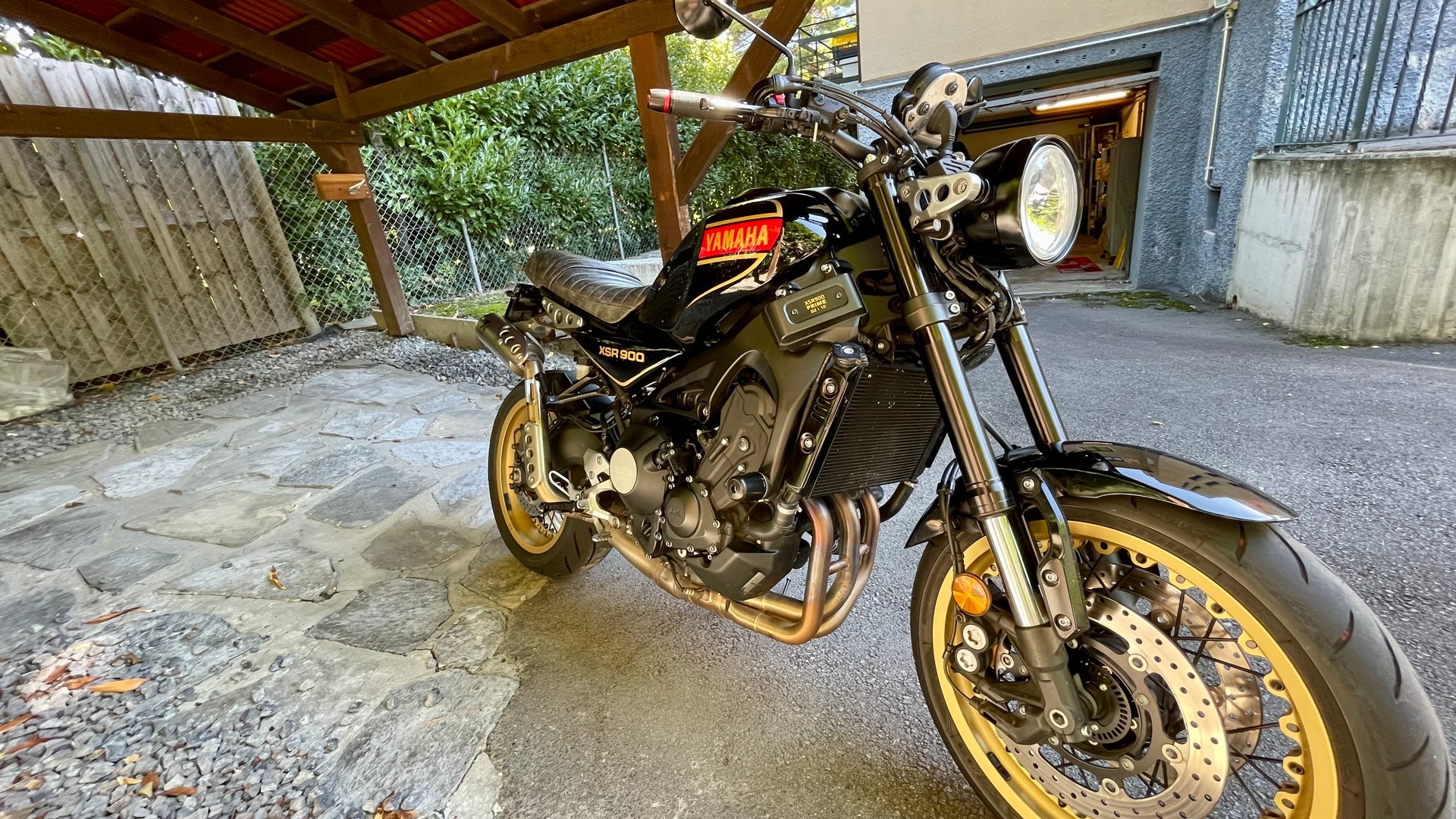 YAMAHA XSR 900 Prime-image-1