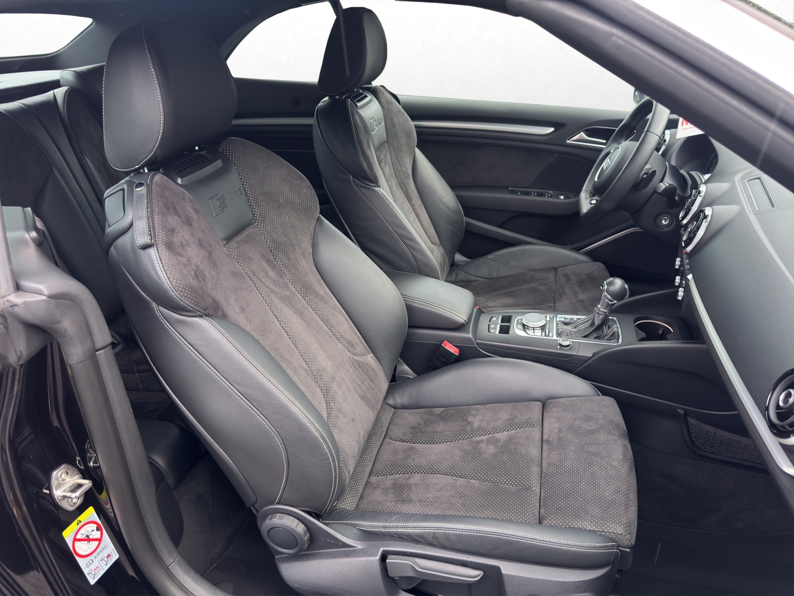 AUDI A3 Cabriolet 1.8 TFSI Attraction S-tronic-image-12