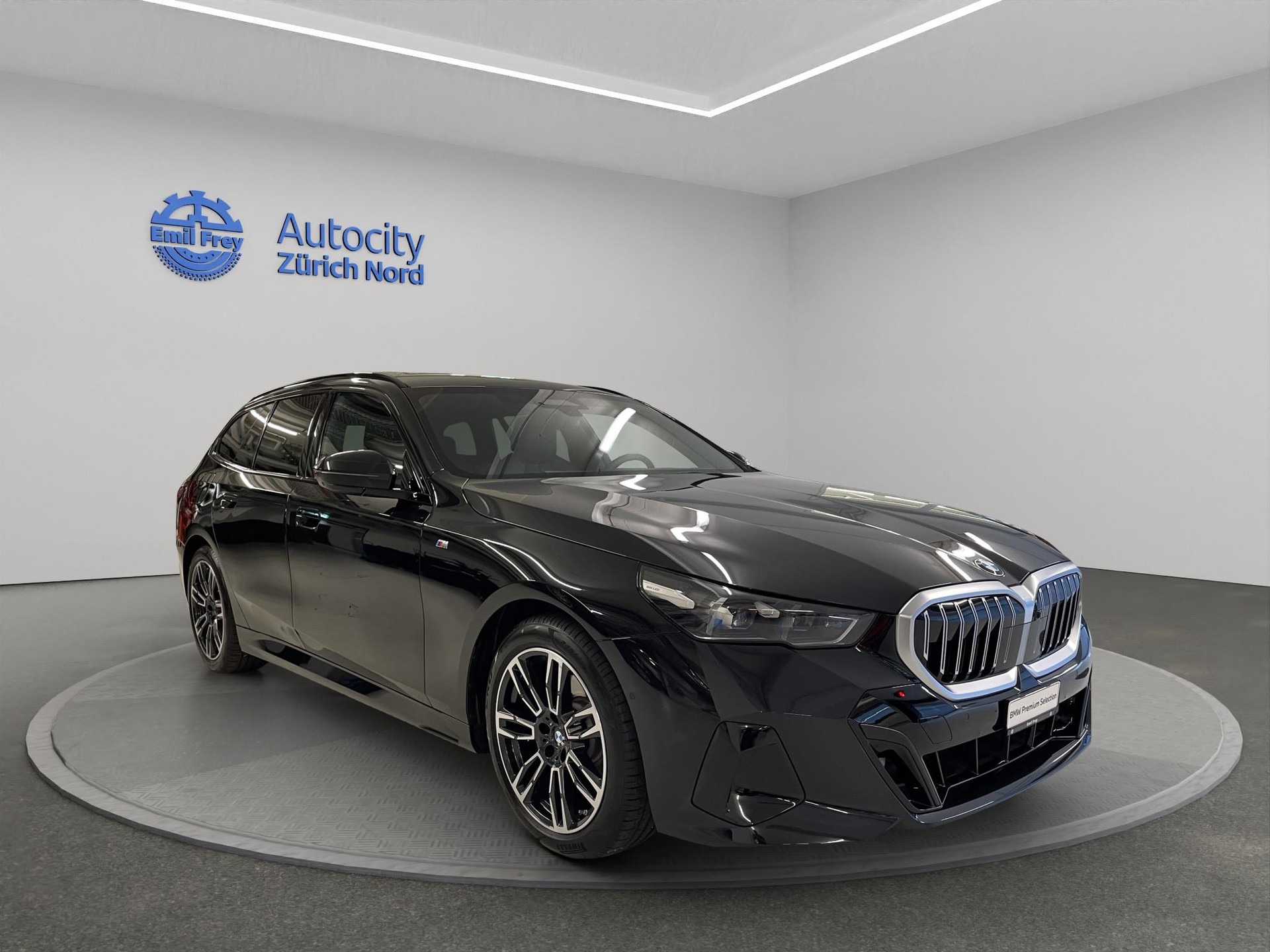 BMW 520d xDrive 48V Touring-showroom-element-2