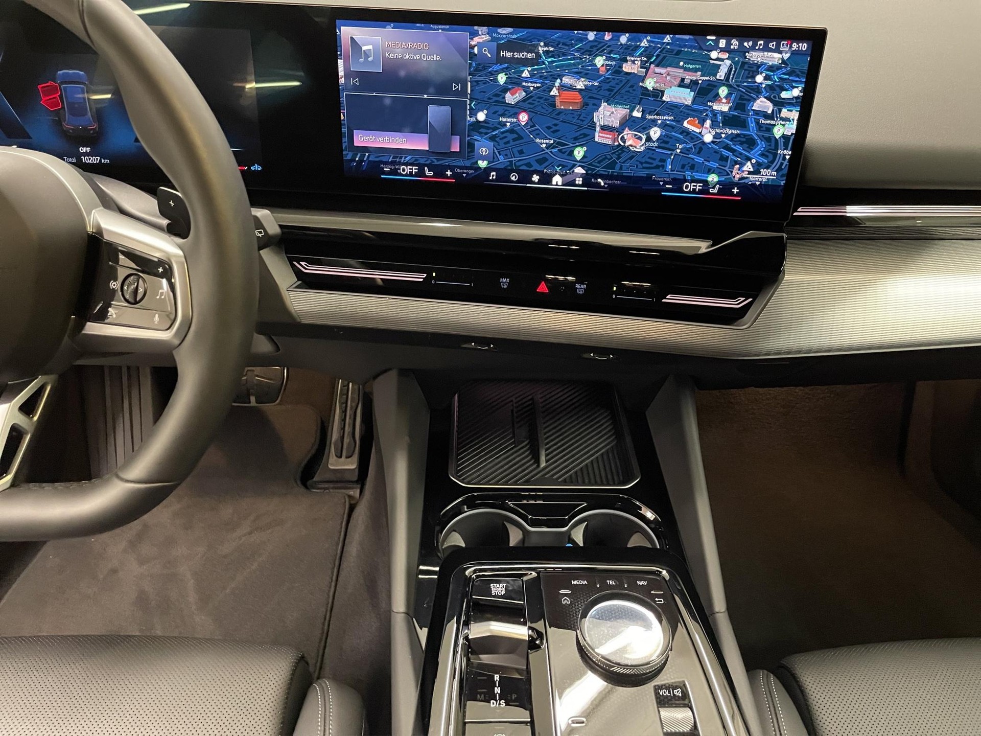 BMW 520d xDrive 48V Touring-image-12