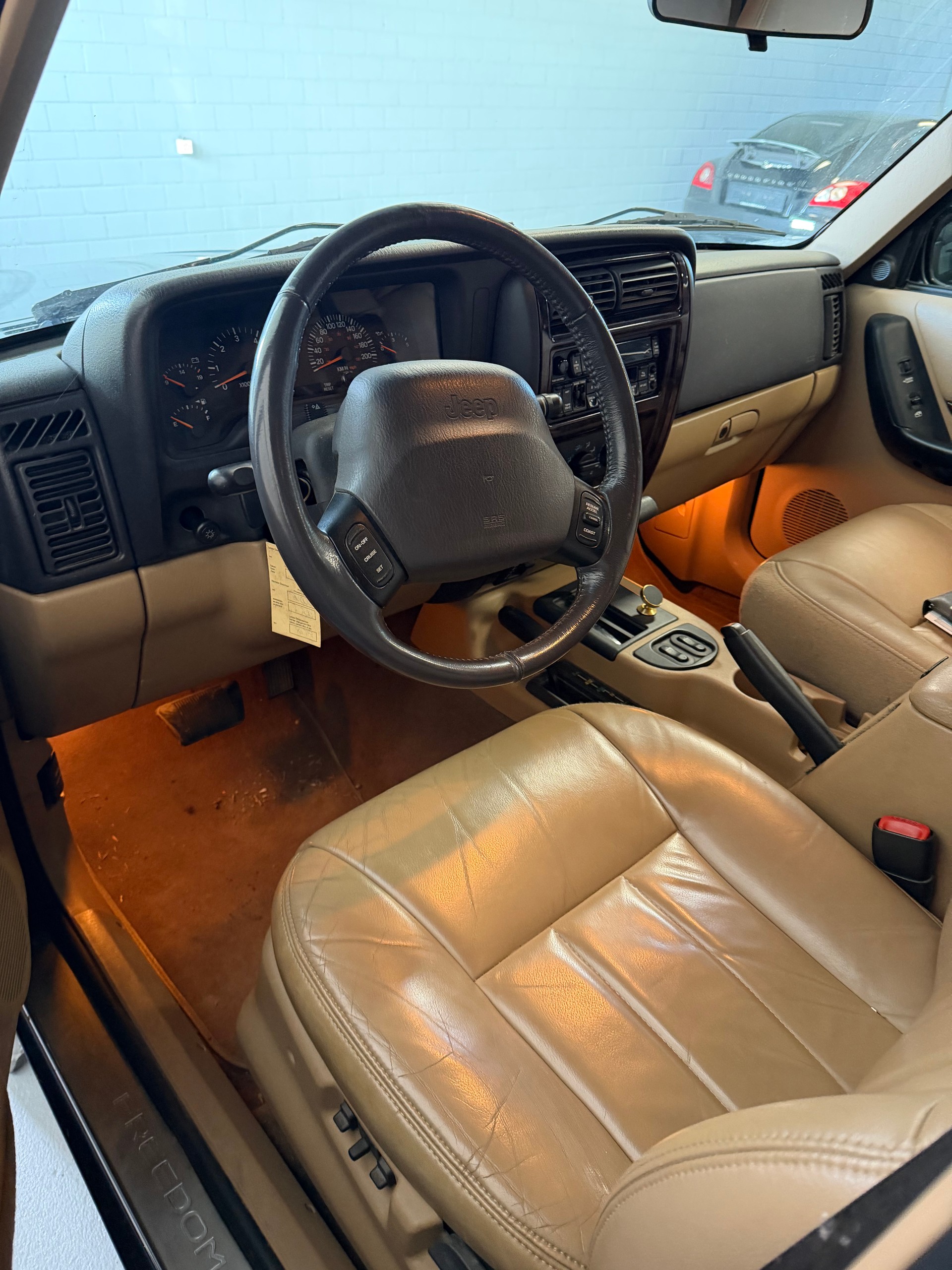 JEEP Cherokee 4.0 Limited Freedom-image-4