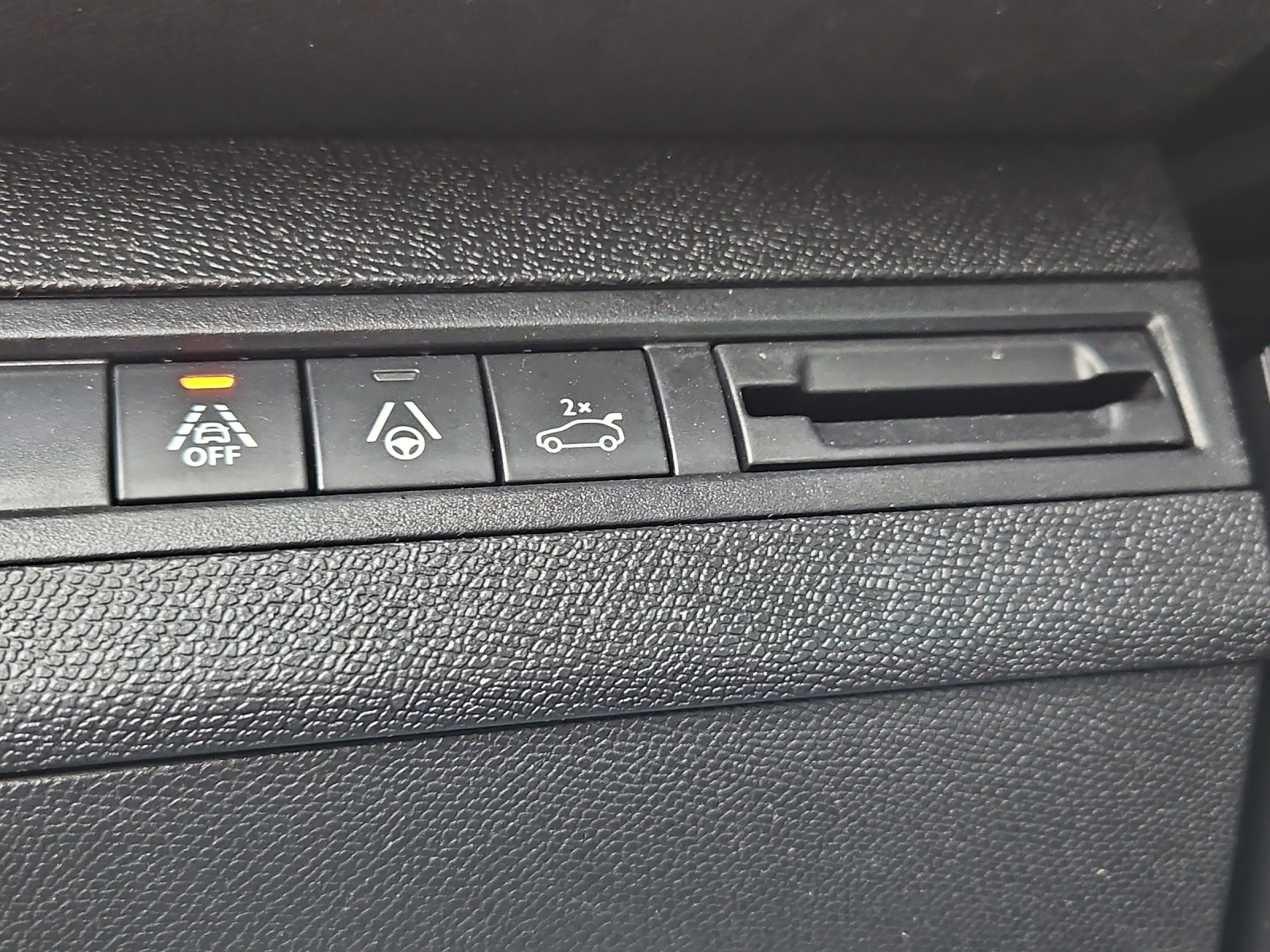 PEUGEOT 3008 1.2 PureTech GT Pack EAT8-image-19