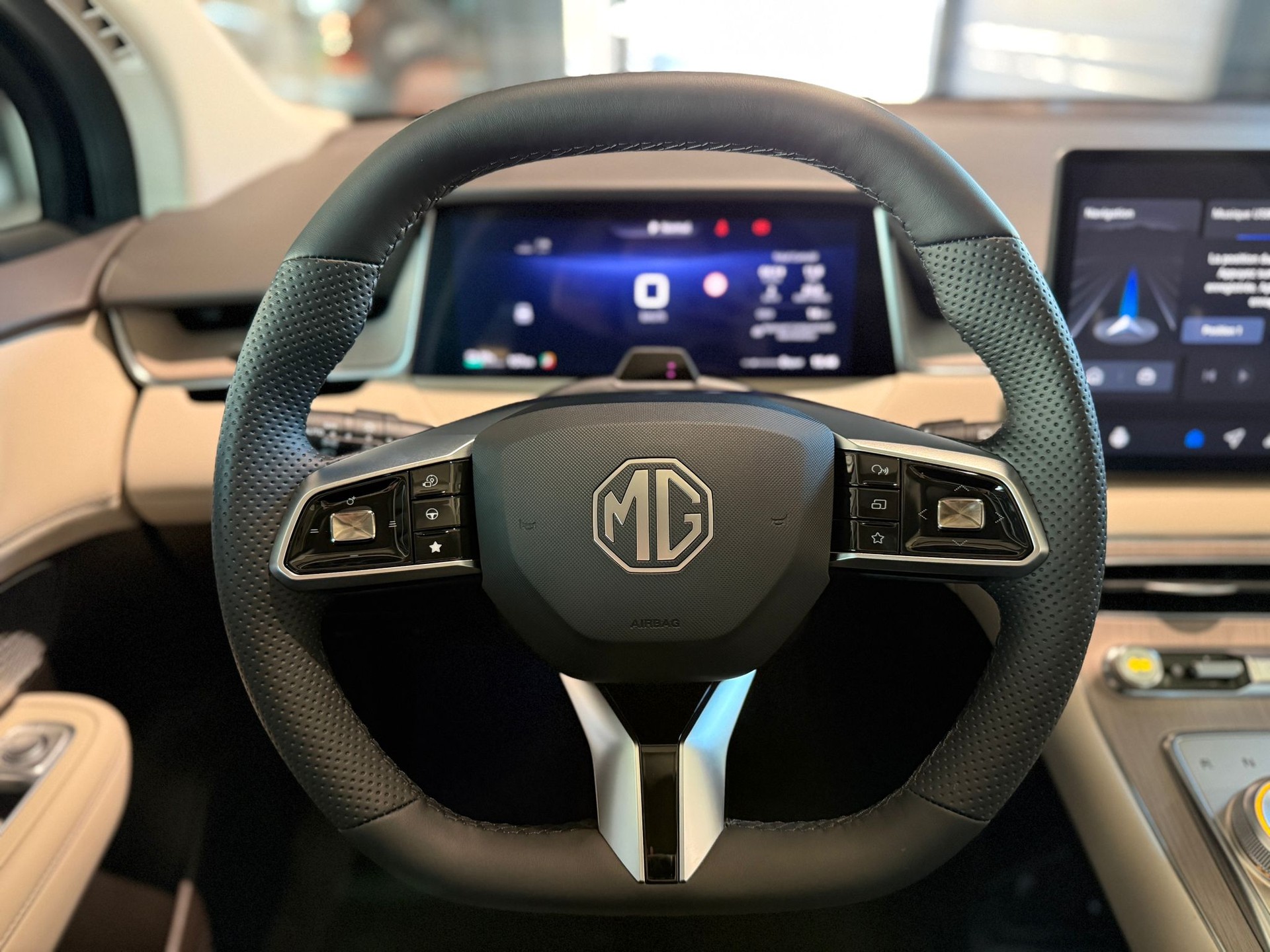 MG S6 EV 77kWh Luxury AWD-image-17