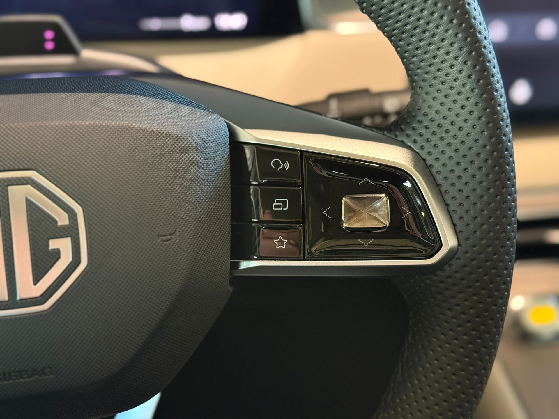 MG S6 EV 77kWh Luxury AWD-image-19