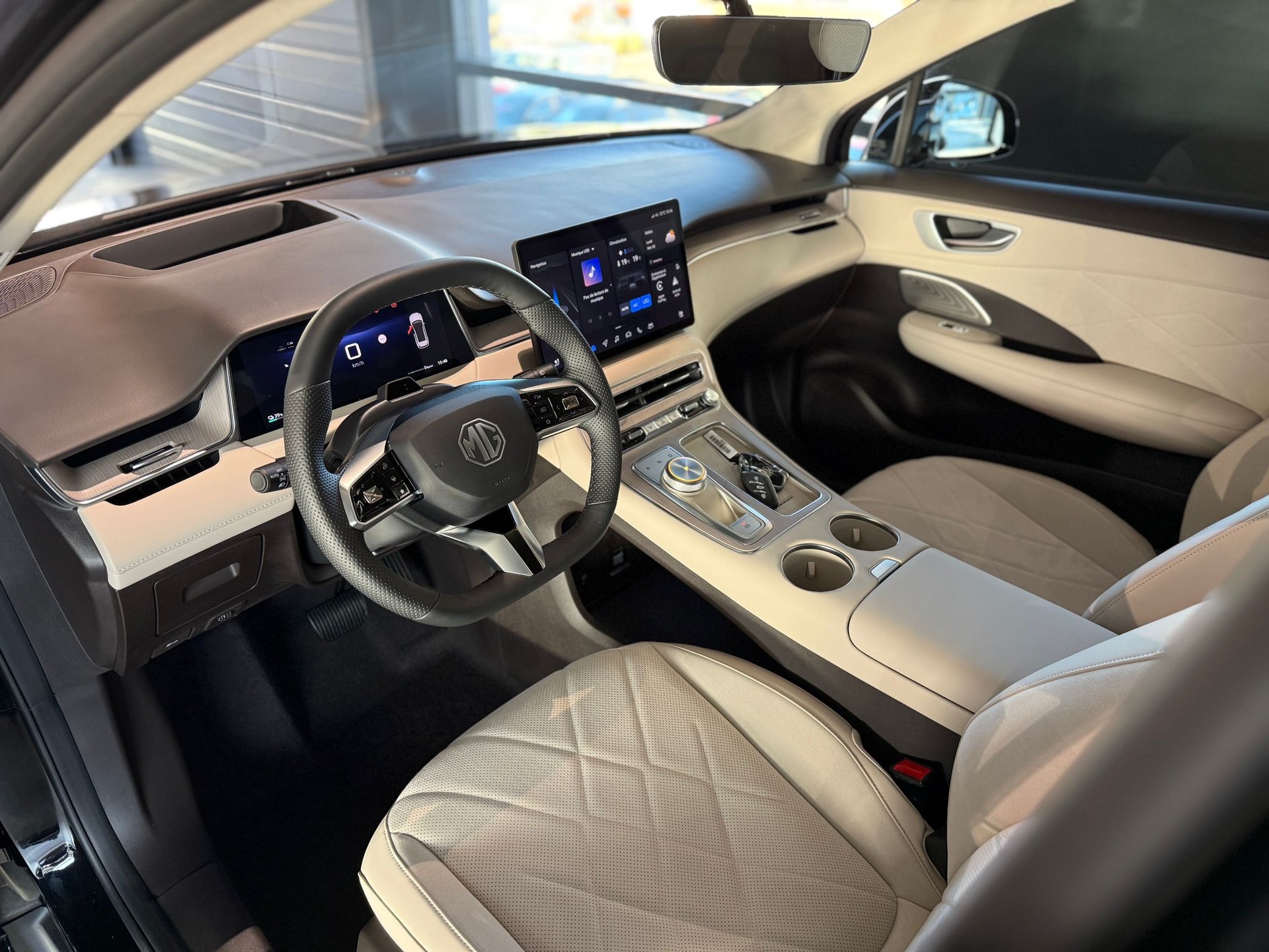 MG S6 EV 77kWh Luxury AWD-image-13