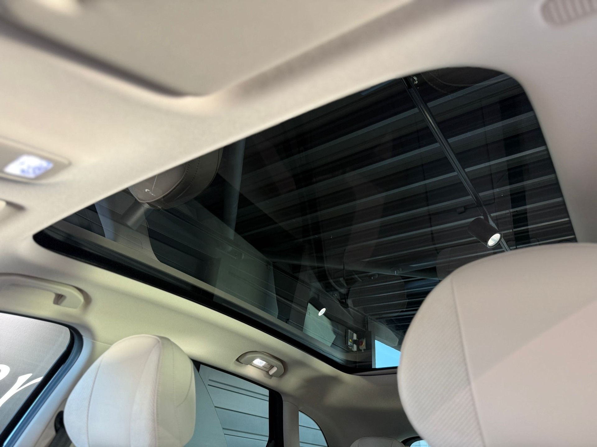 MG S6 EV 77kWh Luxury AWD-image-25