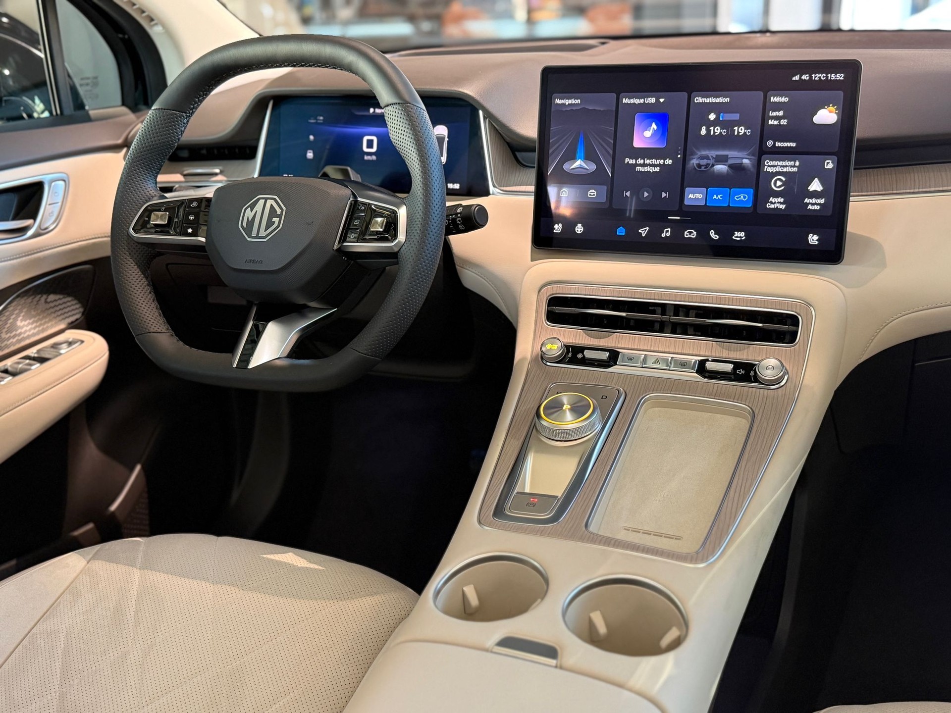 MG S6 EV 77kWh Luxury AWD-image-16