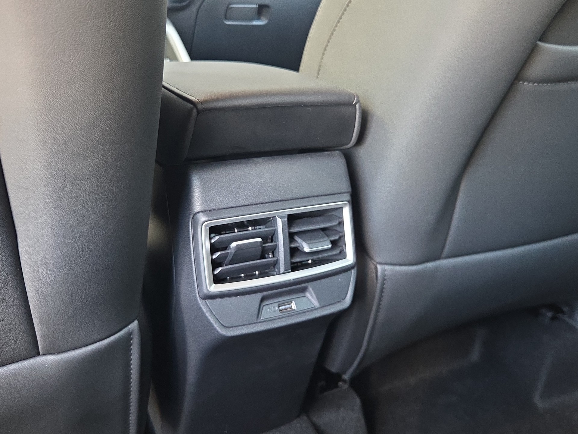 MG ZS 1.5 HEV Luxury-image-10