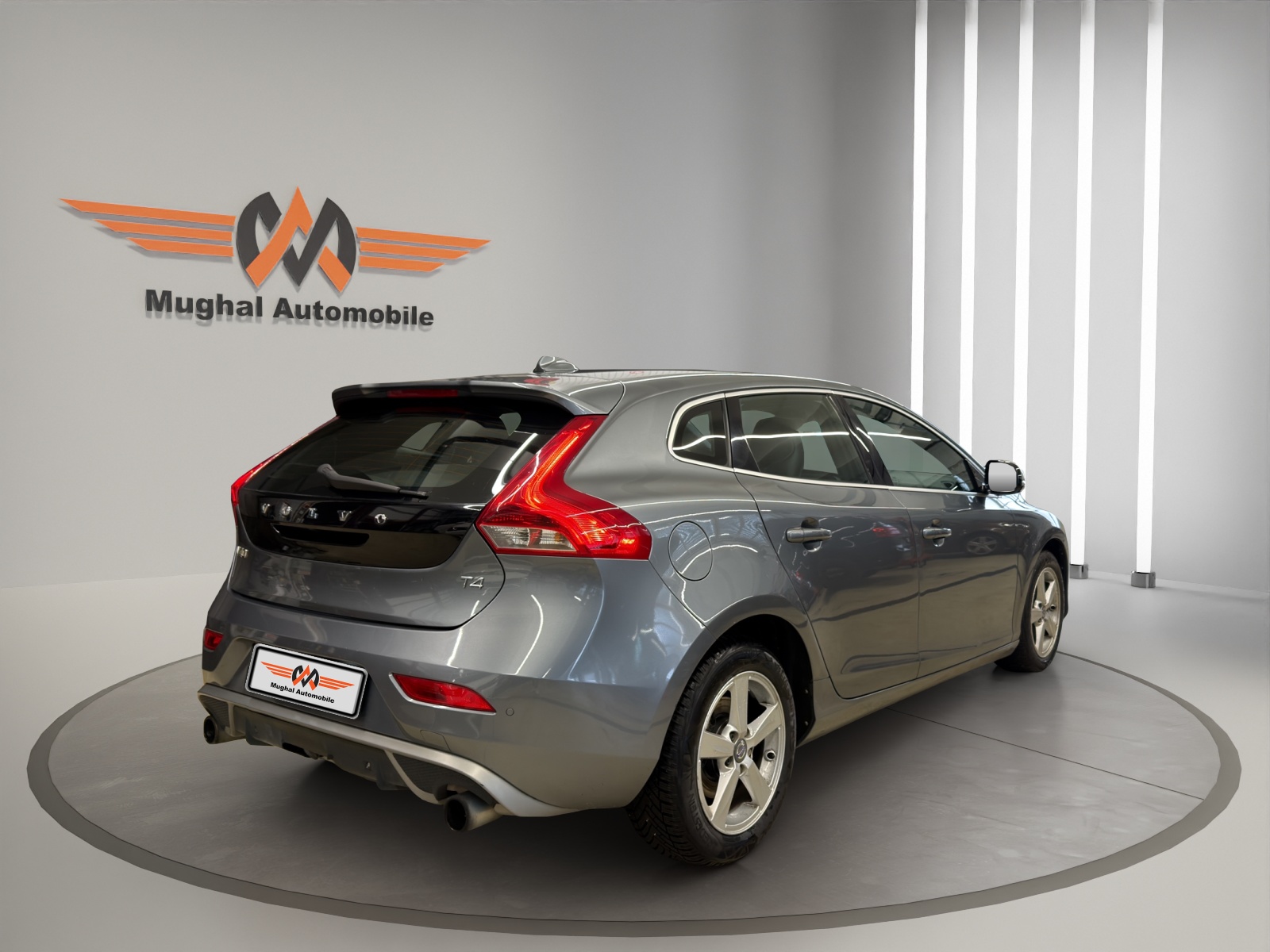 VOLVO V40 T4 Momentum Powershift R-Design-image-4