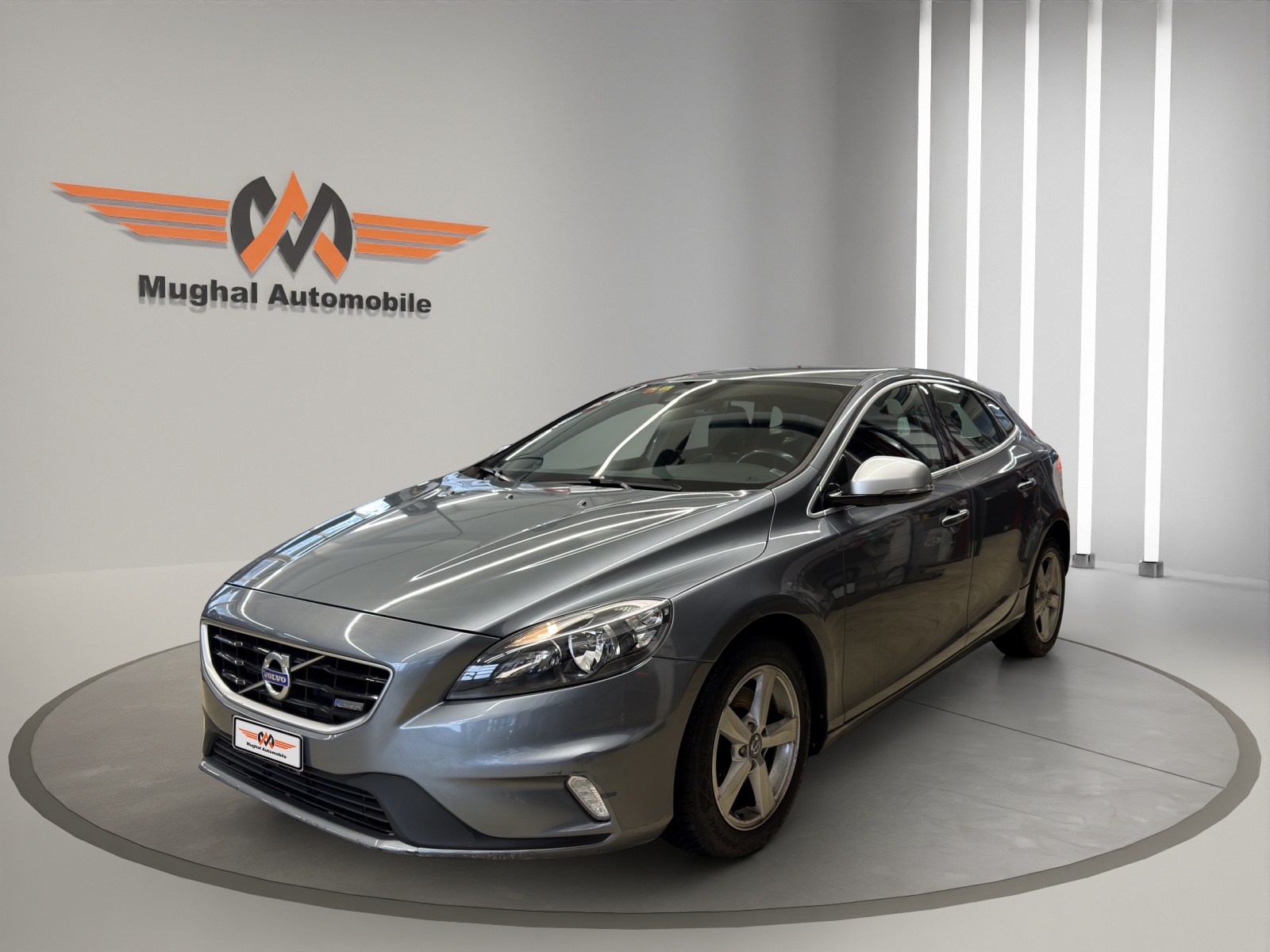VOLVO V40 T4 Momentum Powershift R-Design