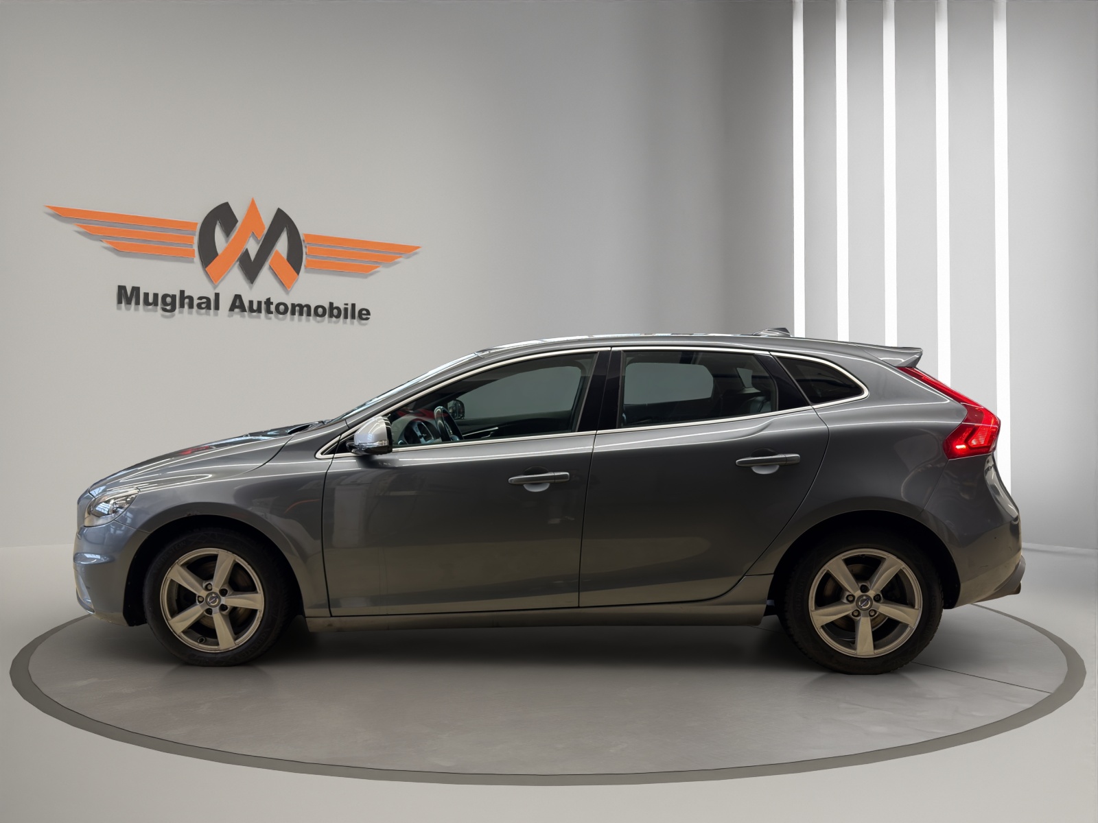 VOLVO V40 T4 Momentum Powershift R-Design-image-7
