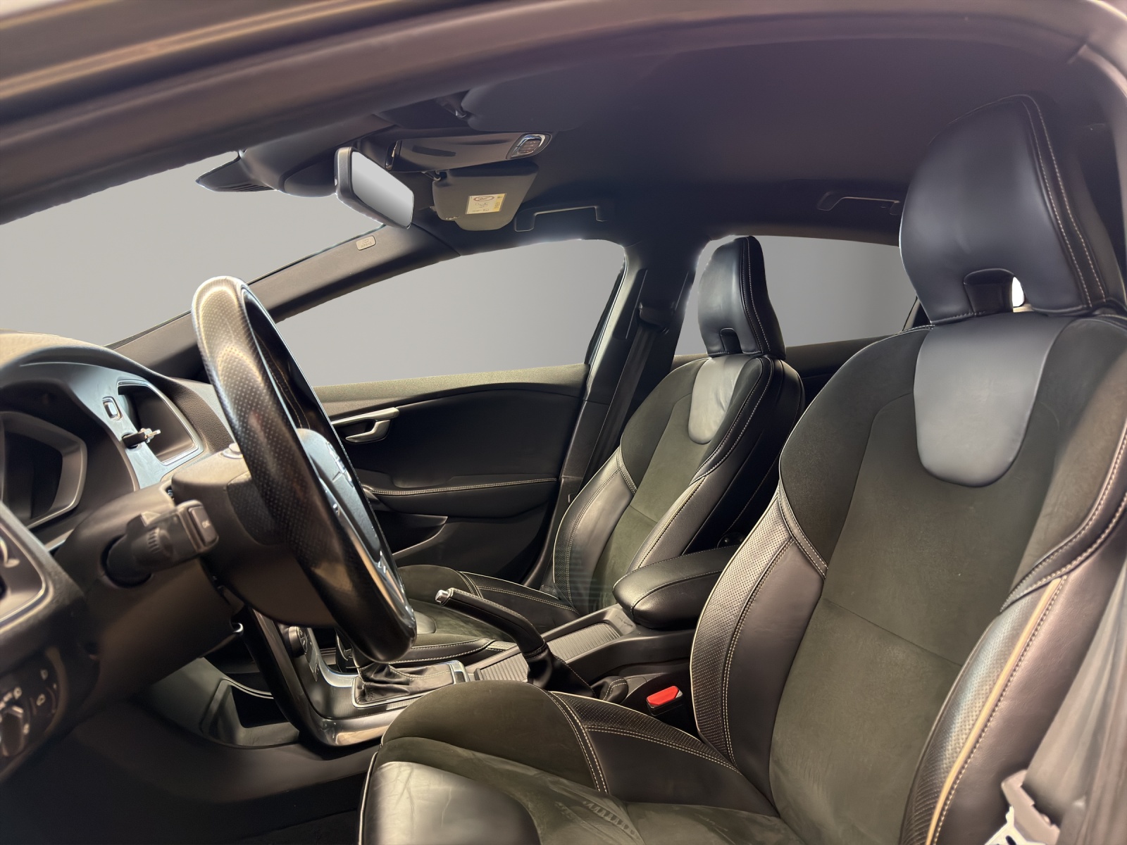 VOLVO V40 T4 Momentum Powershift R-Design-image-9