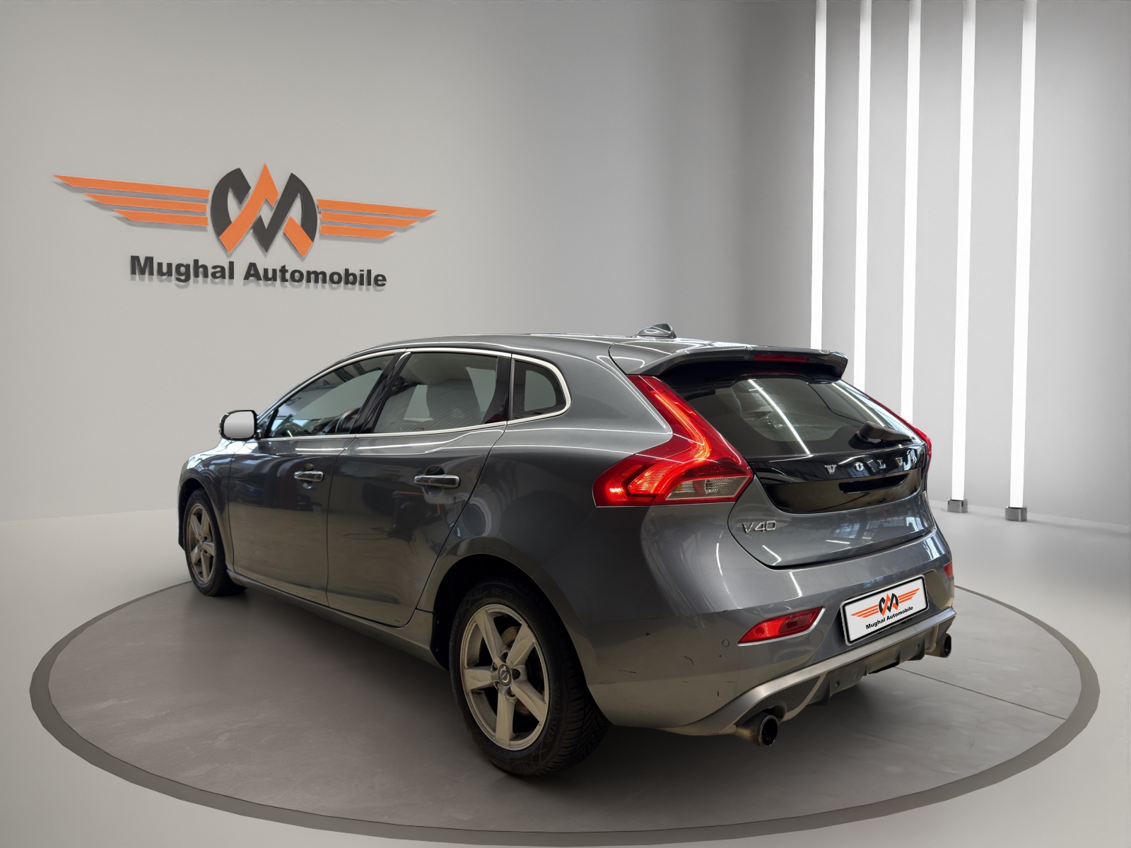 VOLVO V40 T4 Momentum Powershift R-Design-image-6