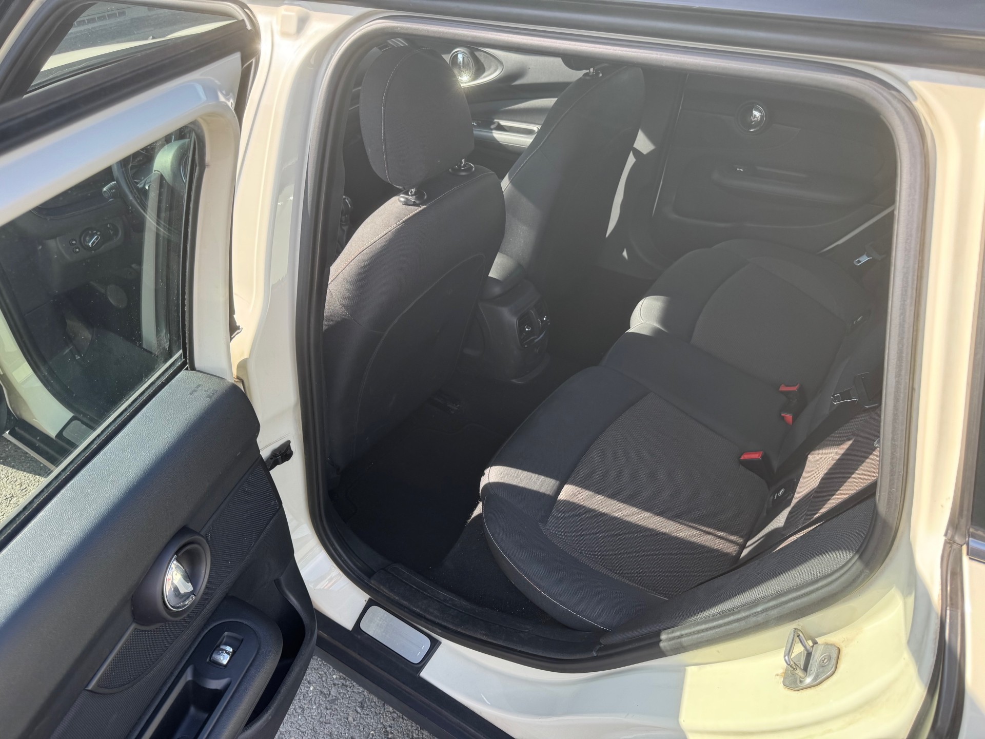 MINI Clubman Cooper-image-9