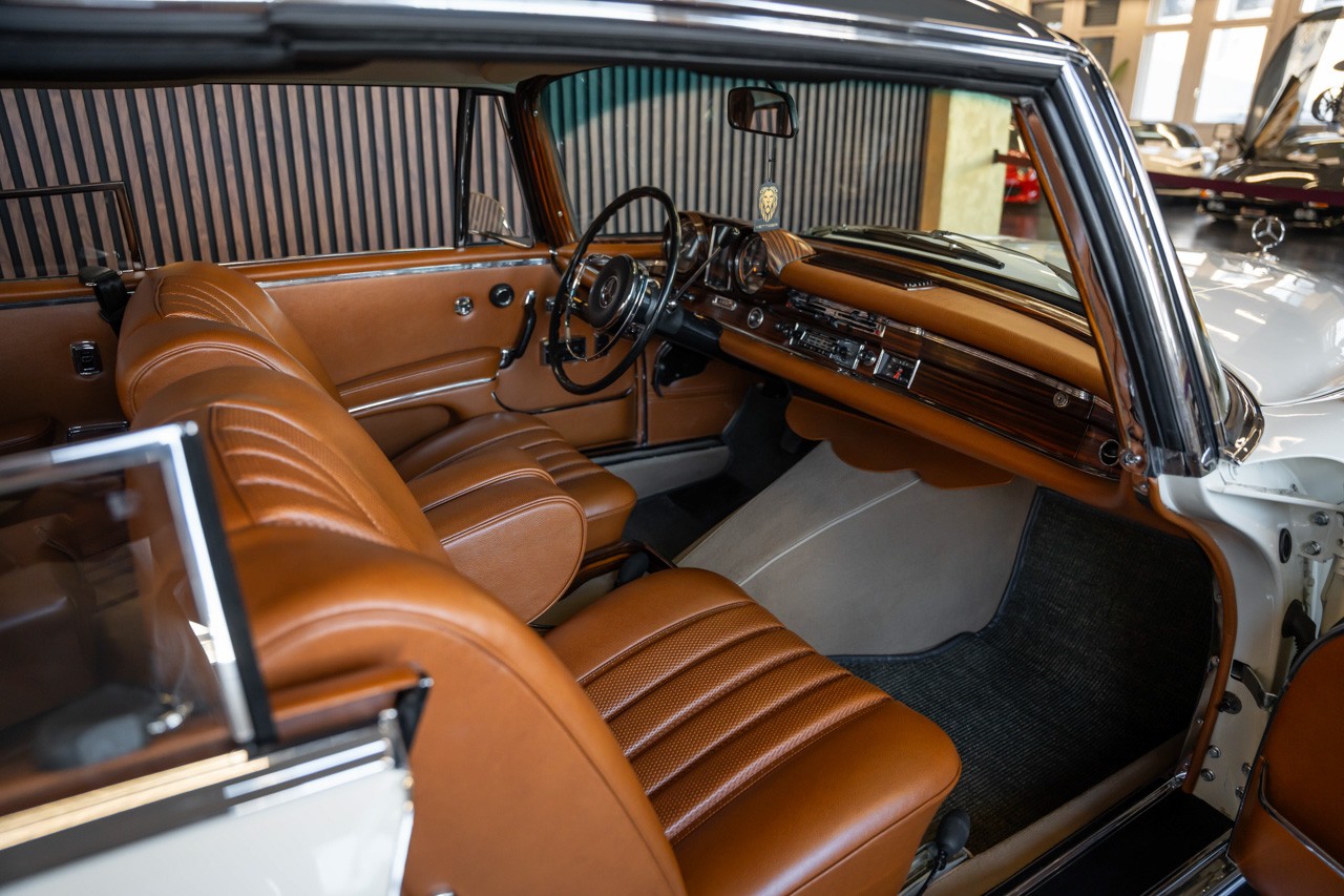 MERCEDES-BENZ 300 SE-image-13