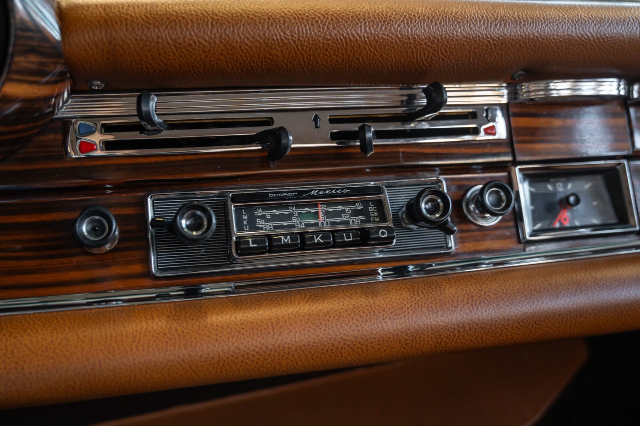 MERCEDES-BENZ 300 SE-image-21