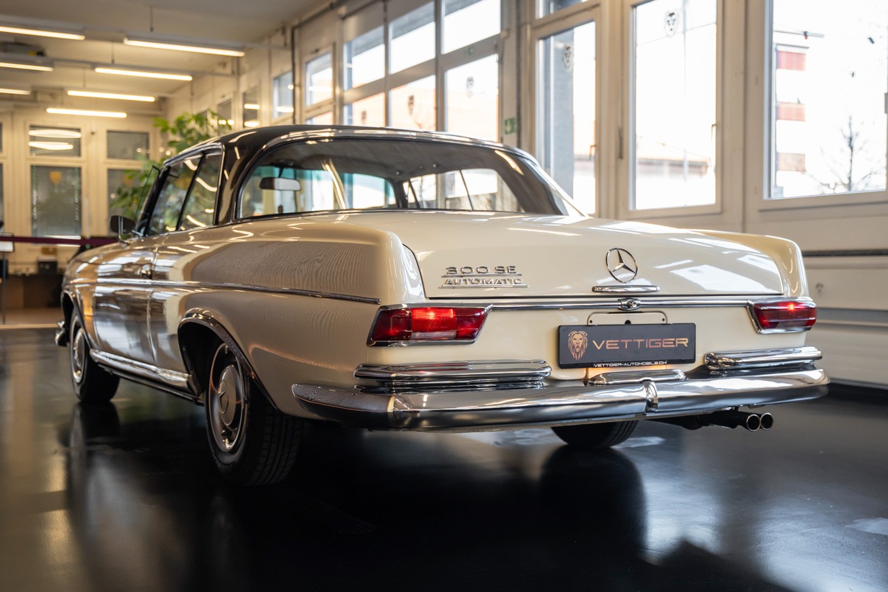 MERCEDES-BENZ 300 SE-showroom-element-3