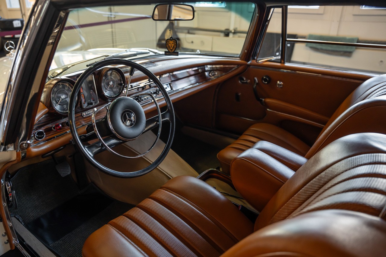 MERCEDES-BENZ 300 SE-image-11