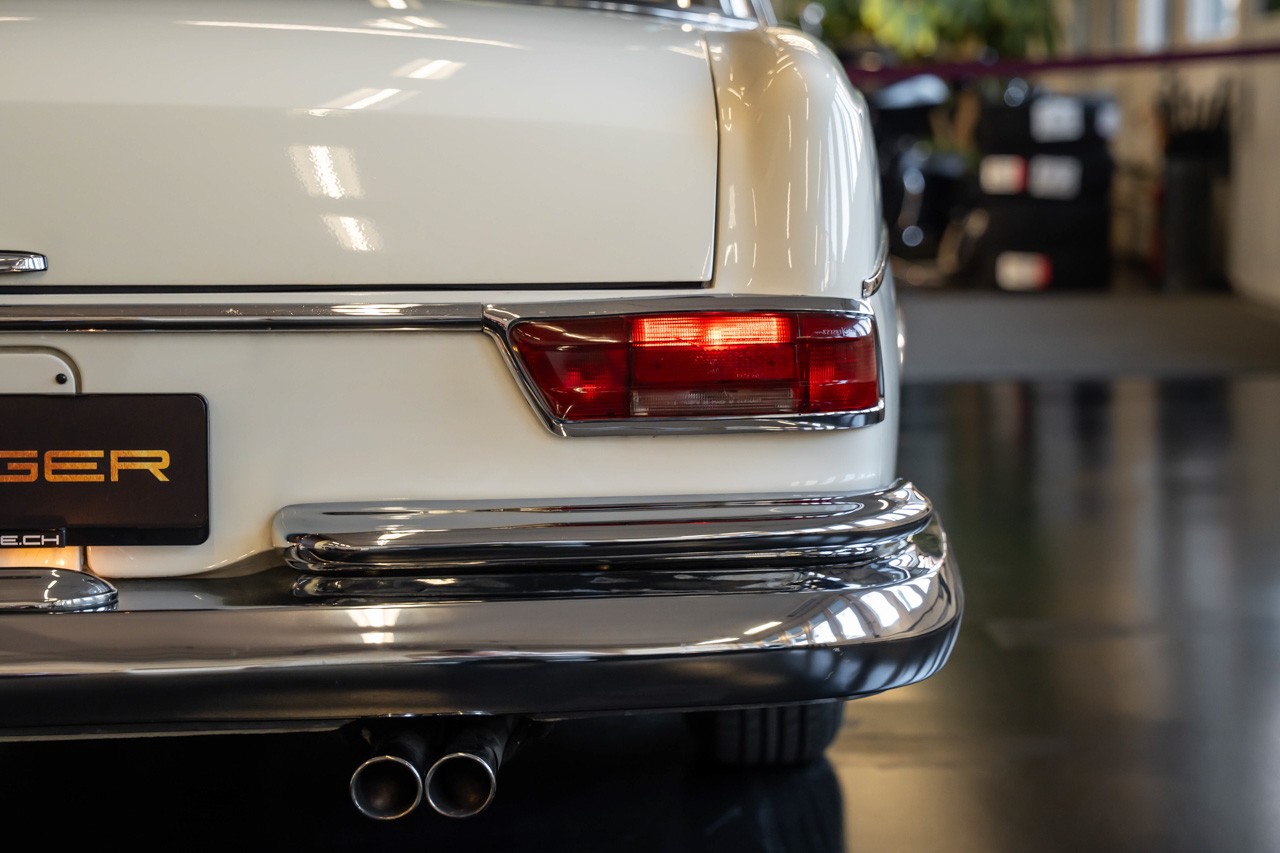 MERCEDES-BENZ 300 SE-image-8