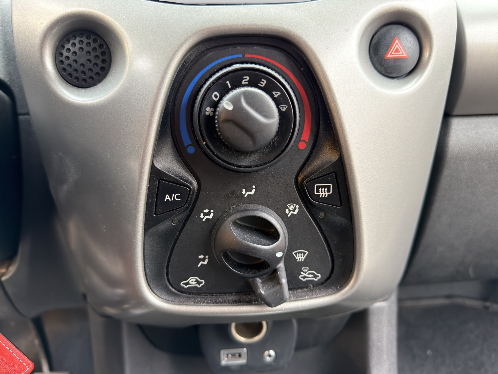 TOYOTA Aygo 1.0 VVT-i x-play-image-15