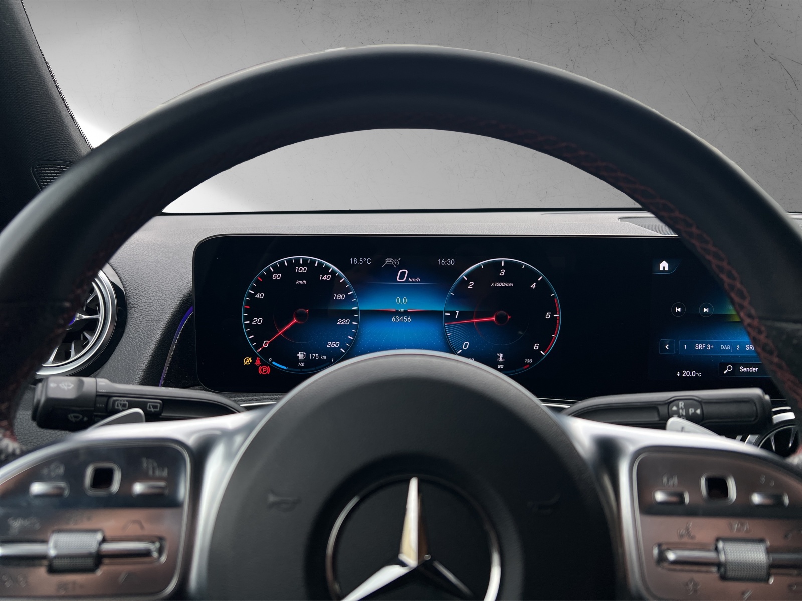 MERCEDES-BENZ GLB 220 d AMG Line 4 MAT.-image-9