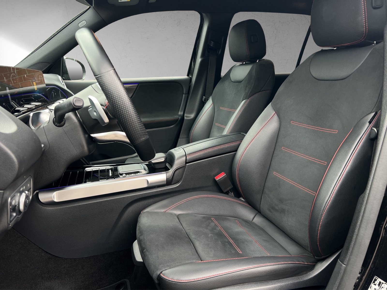 MERCEDES-BENZ GLB 220 d AMG Line 4 MAT.-image-6