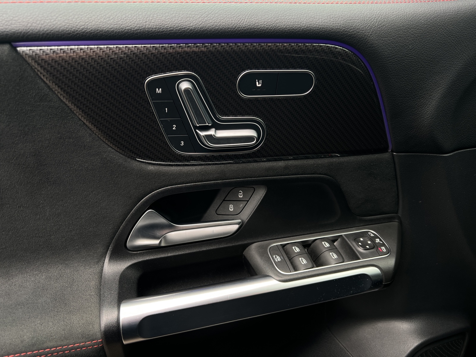 MERCEDES-BENZ GLB 220 d AMG Line 4 MAT.-image-12