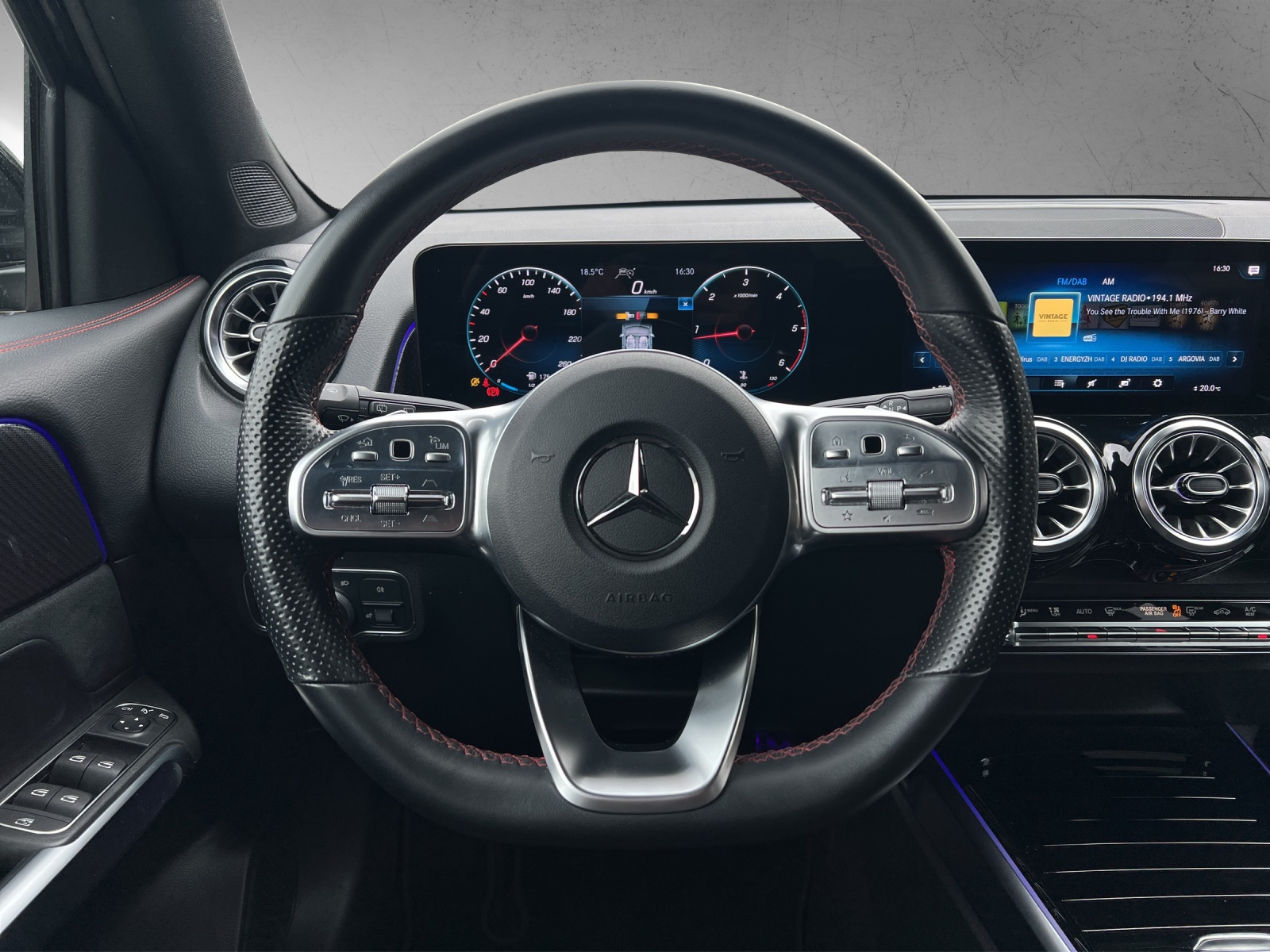 MERCEDES-BENZ GLB 220 d AMG Line 4 MAT.-image-8