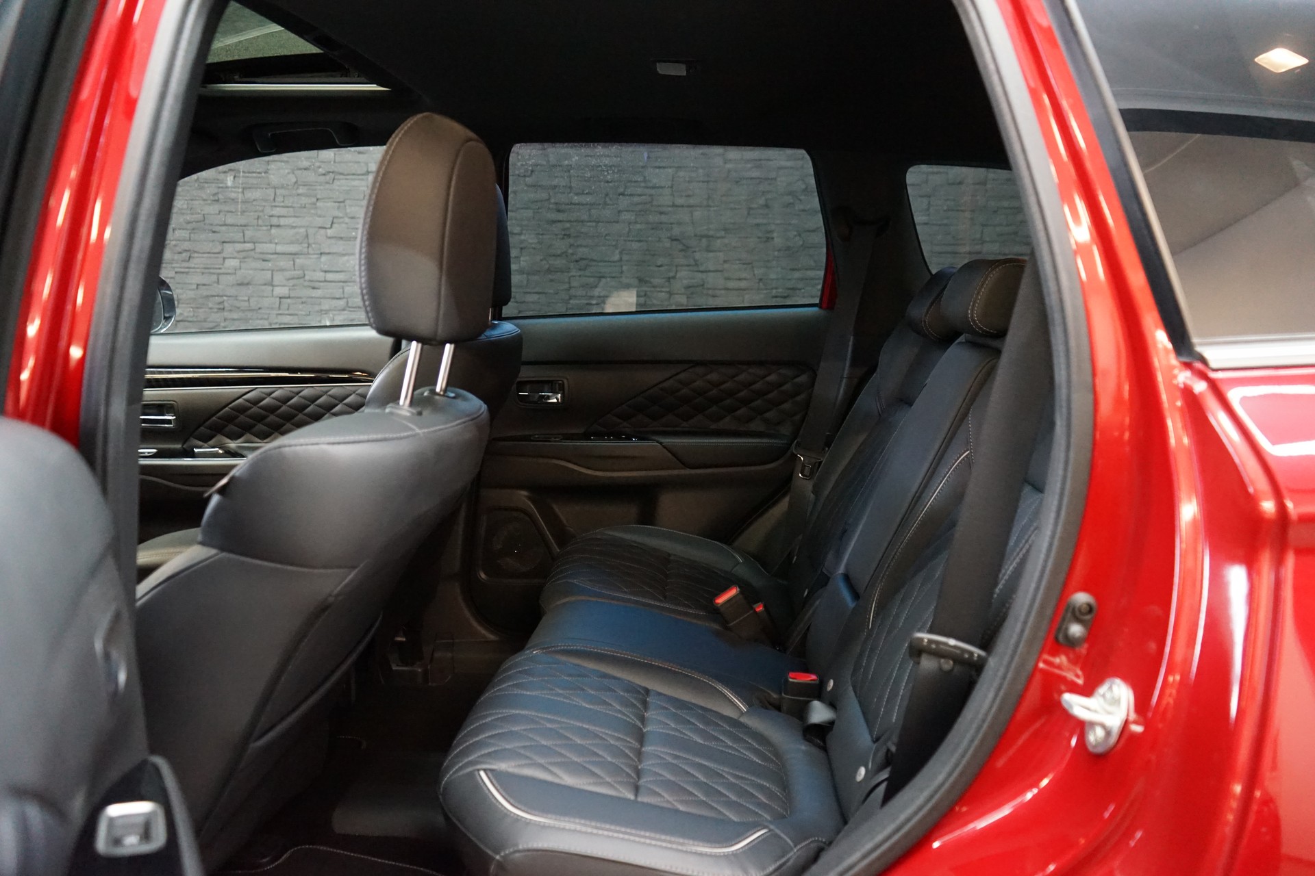 MITSUBISHI Outlander 2.4 PHEV Diamond 4WD Automatic-image-23