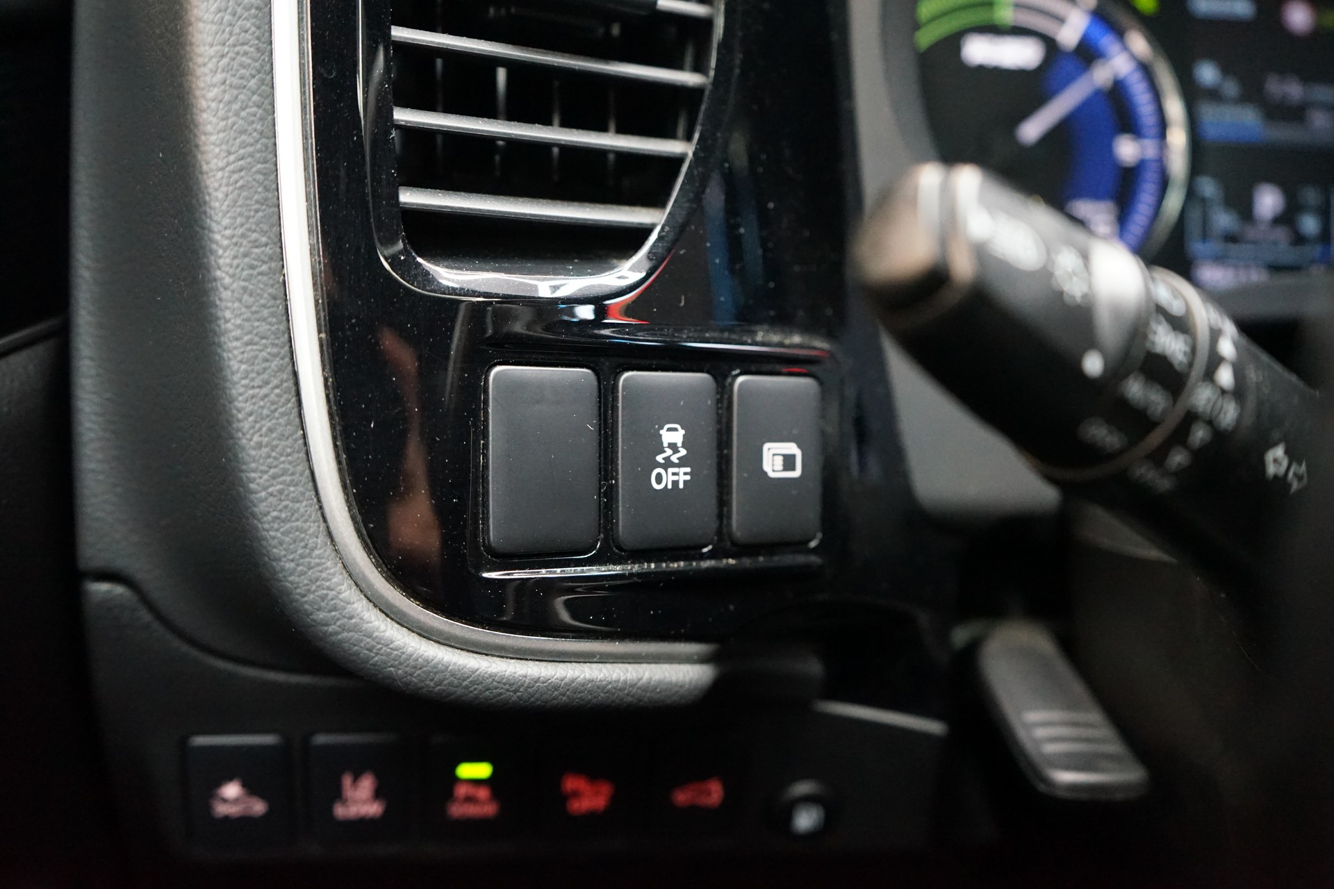 MITSUBISHI Outlander 2.4 PHEV Diamond 4WD Automatic-image-14