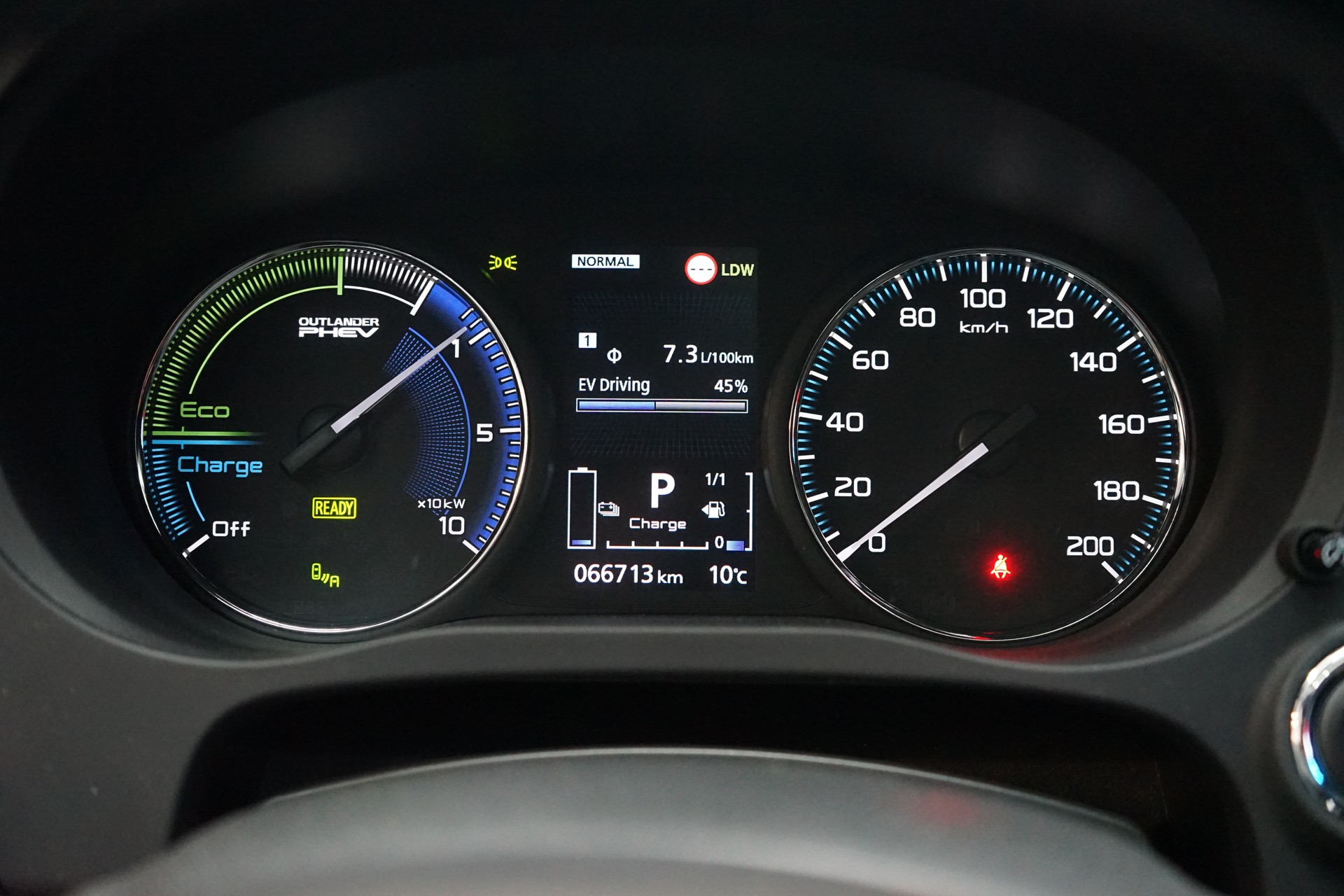 MITSUBISHI Outlander 2.4 PHEV Diamond 4WD Automatic-image-13